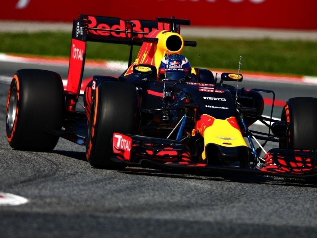 1030x770 Verstappen tops morning session, Desktop