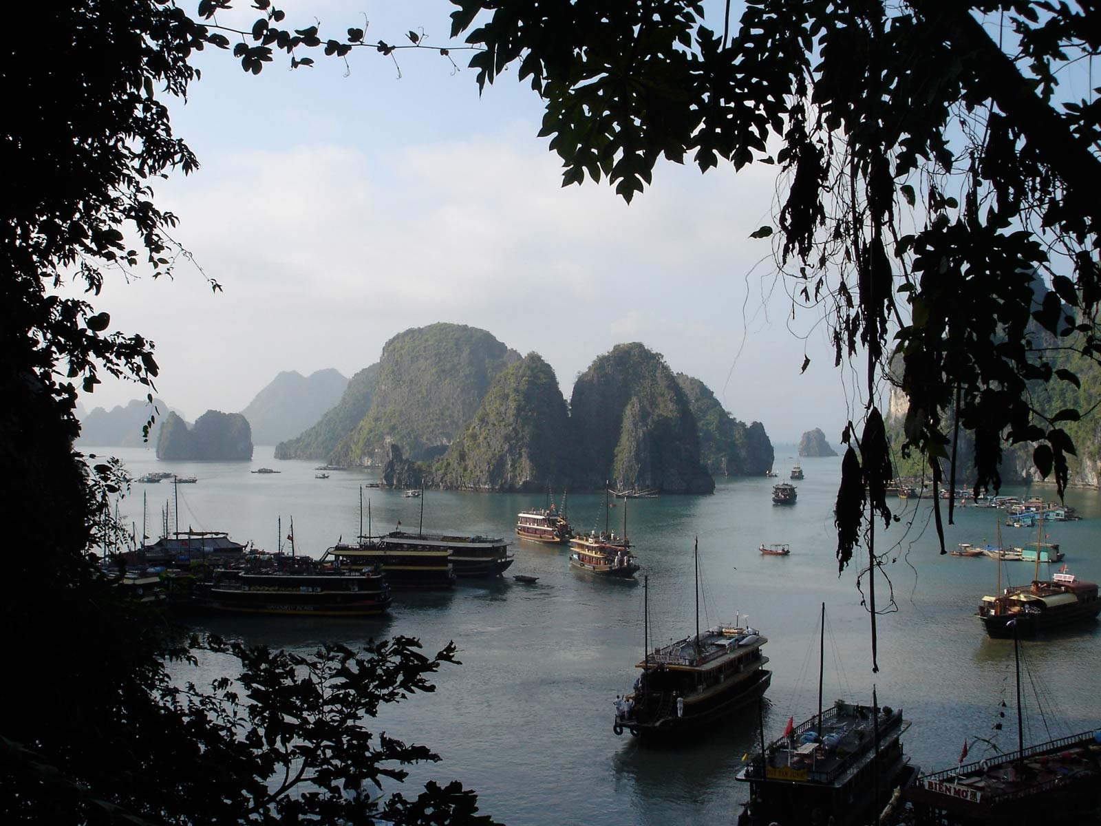 1600x1200 Halong Bay Vietnam wallpaper HD background download desktop, Desktop