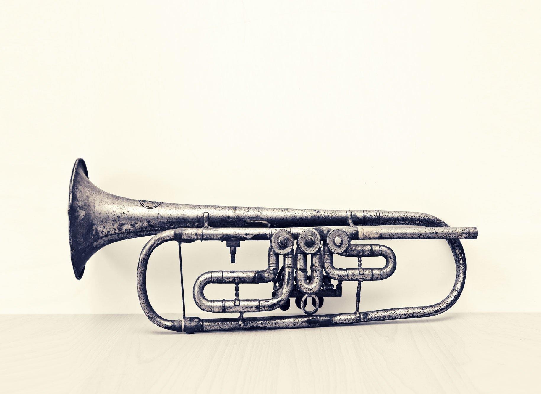 1830x1340 Vintage Trumpet, Desktop