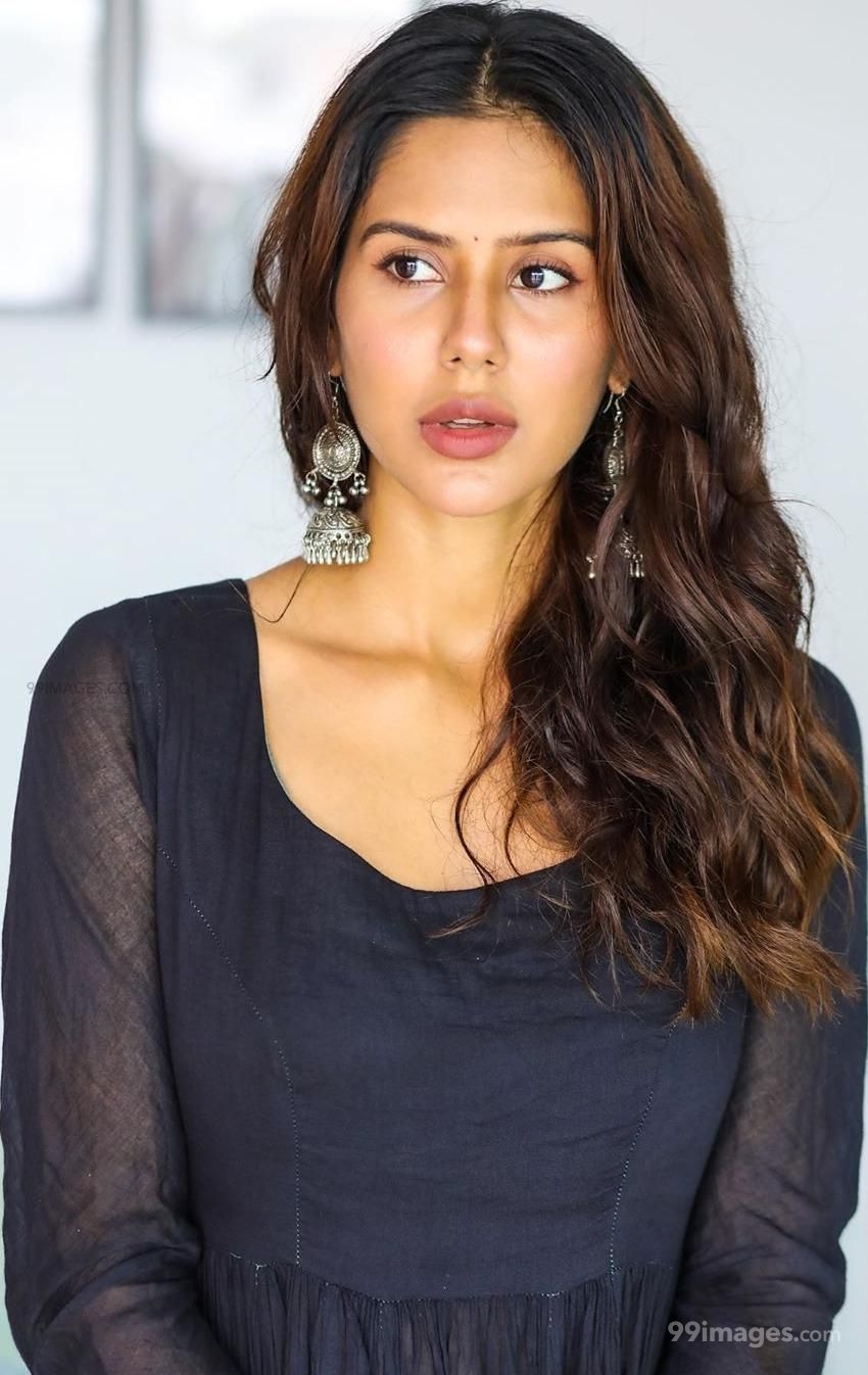 850x1350 Sonam Bajwa Latest beautiful photo in HD Quality (1080p) () (2021), Phone