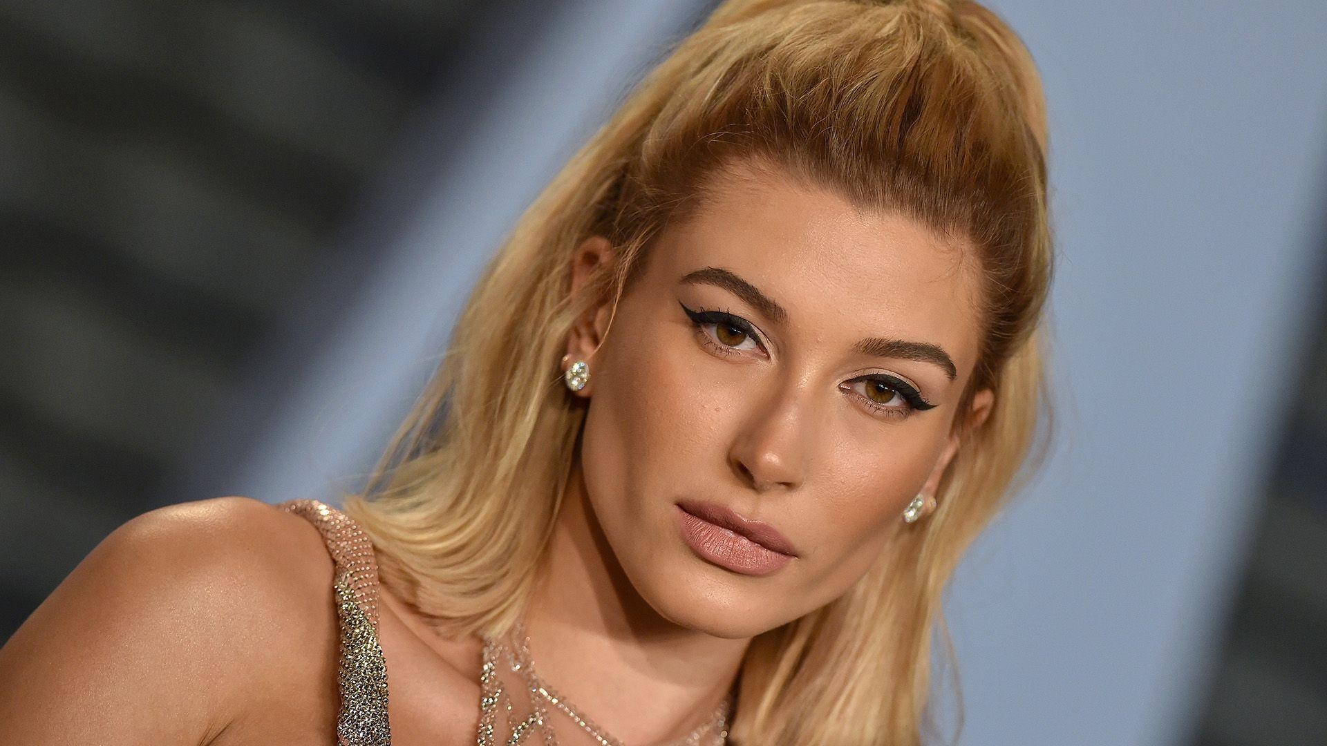 1920x1080 Hailey Baldwin Slams Troll for Calling Her a 'Hoe', Desktop