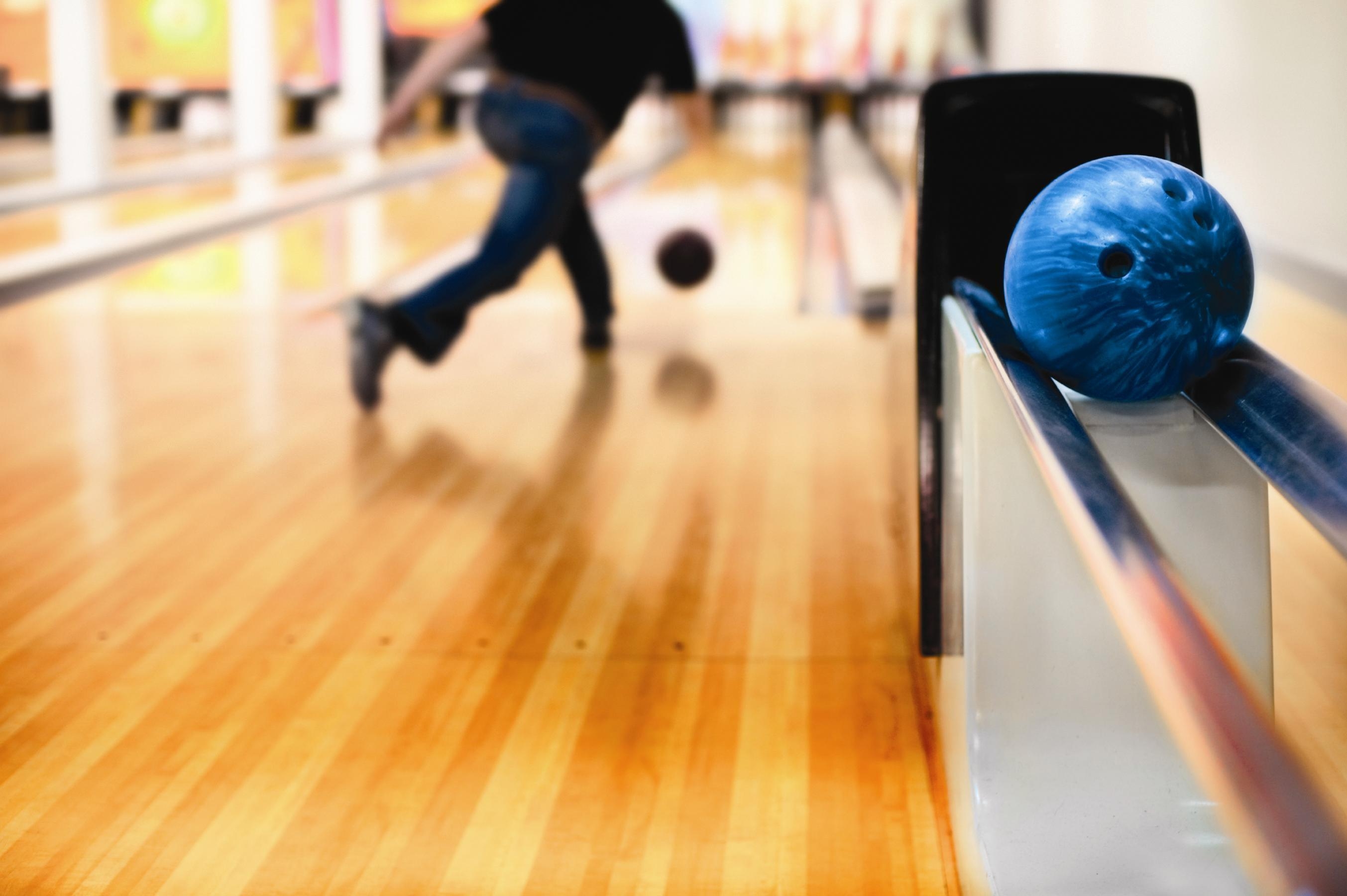 2710x1800 Bowling Wallpaper Image Photo Picture Background, Desktop