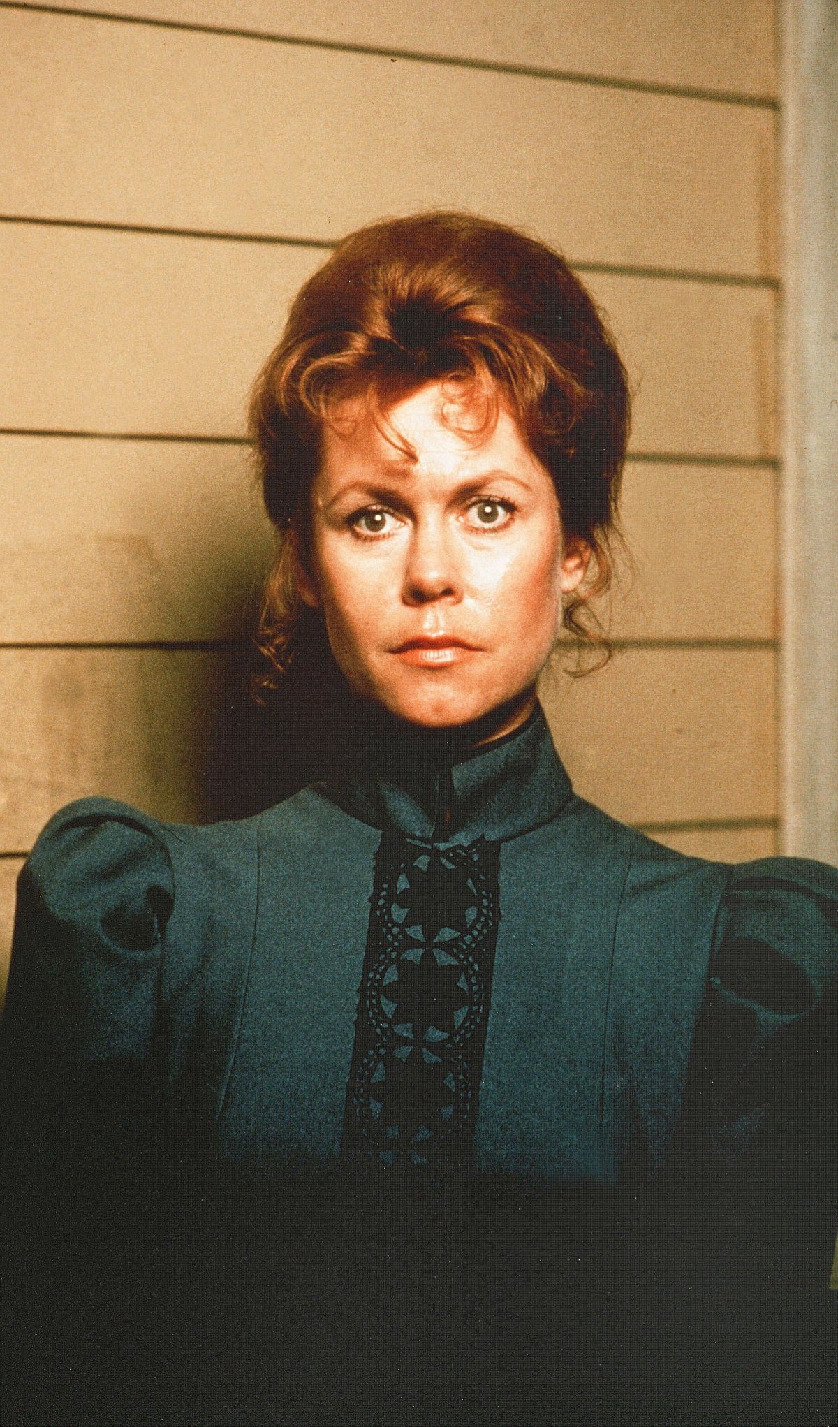 1200x2050 Here's What Happened to 'Bewitched' Star Elizabeth Montgomery, Phone