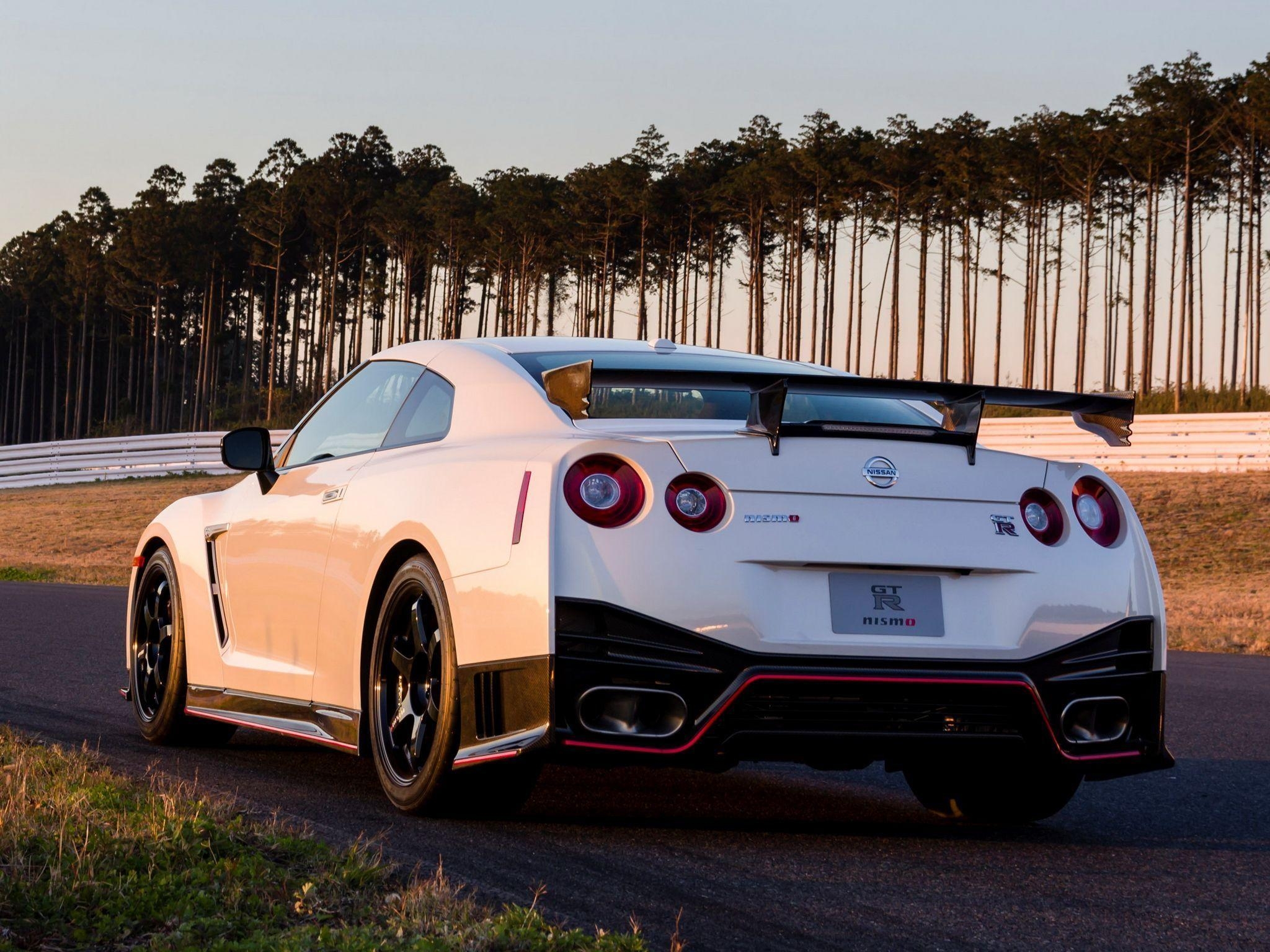 2050x1540 R35 GTR Wallpaper, Desktop