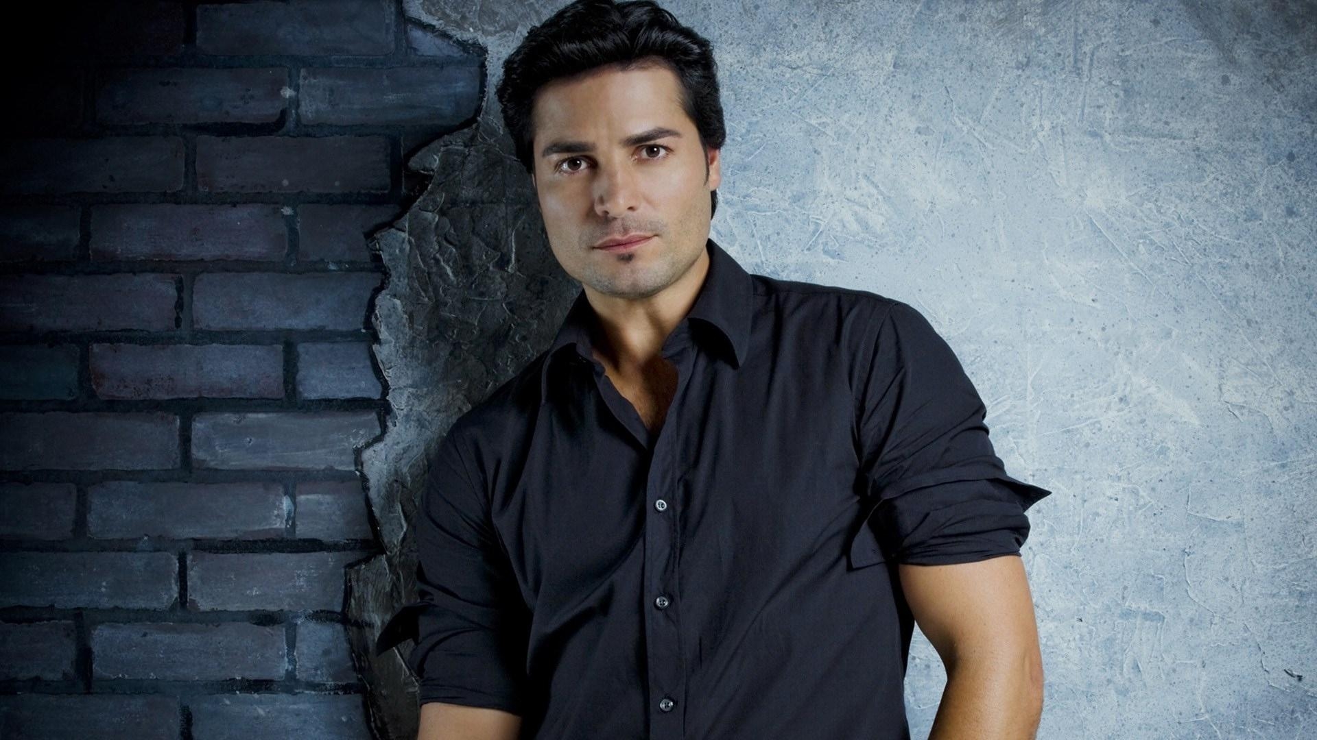 1920x1080 Download wallpaper  chayanne, shirt, wall, look, Desktop