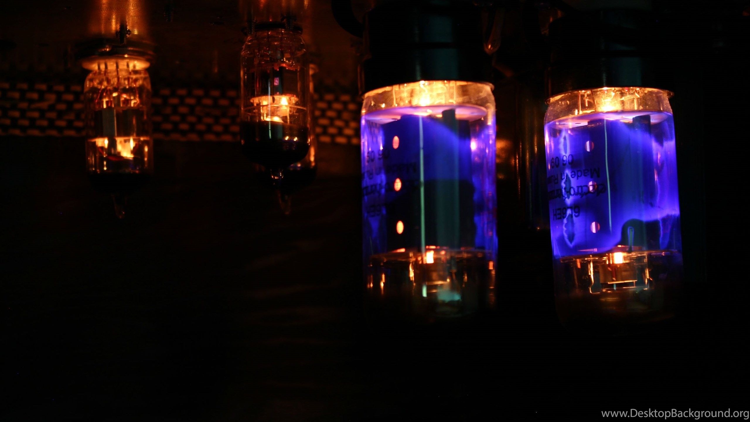 2560x1440 Long Exposure Of A Vacuum Tube In A Guitar Amp, Pics Desktop, Desktop