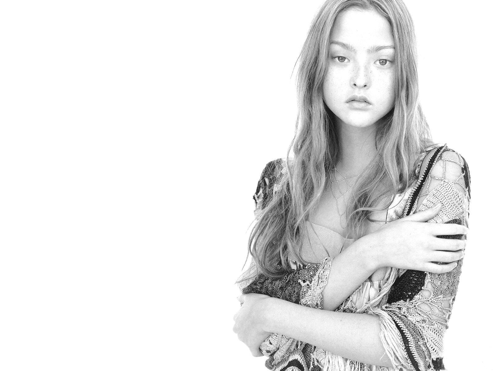 1600x1200 Wallpaper Devon Aoki Celebrities, Desktop