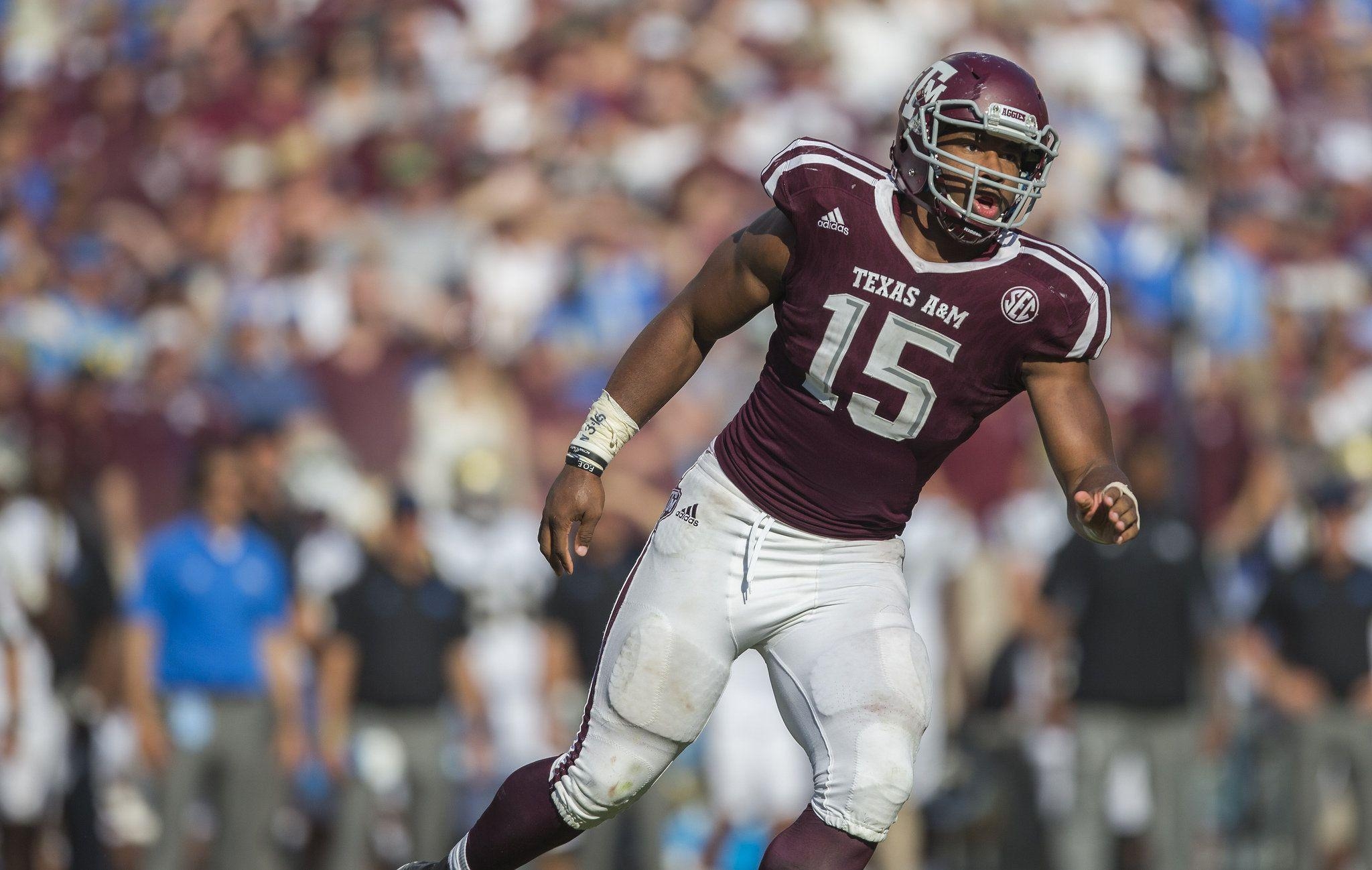 2050x1300 Images: Myles Garrett, Desktop