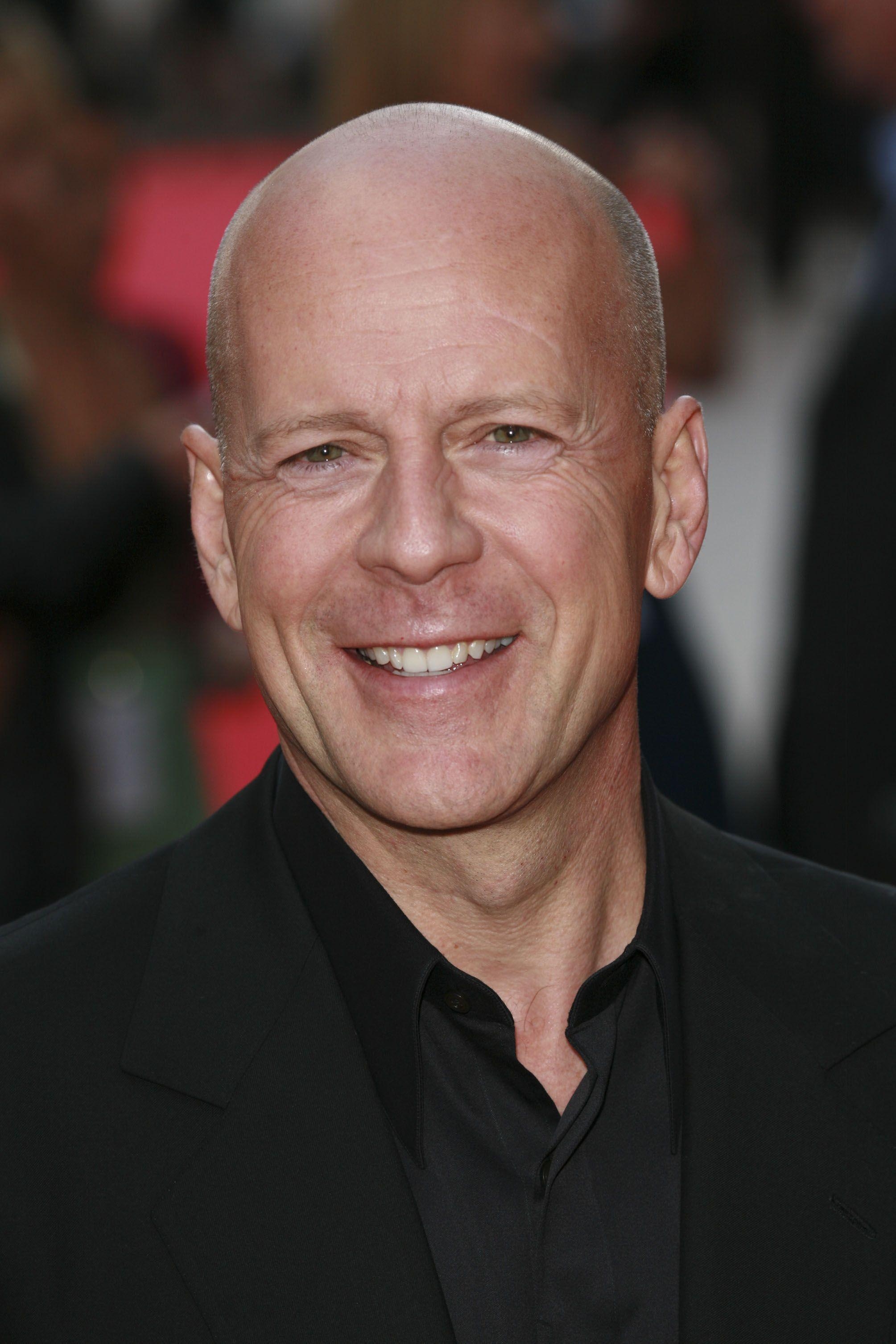 2010x3020 HD Bruce Willis Wallpaper and Photo. HD Celebrities Wallpaper, Phone