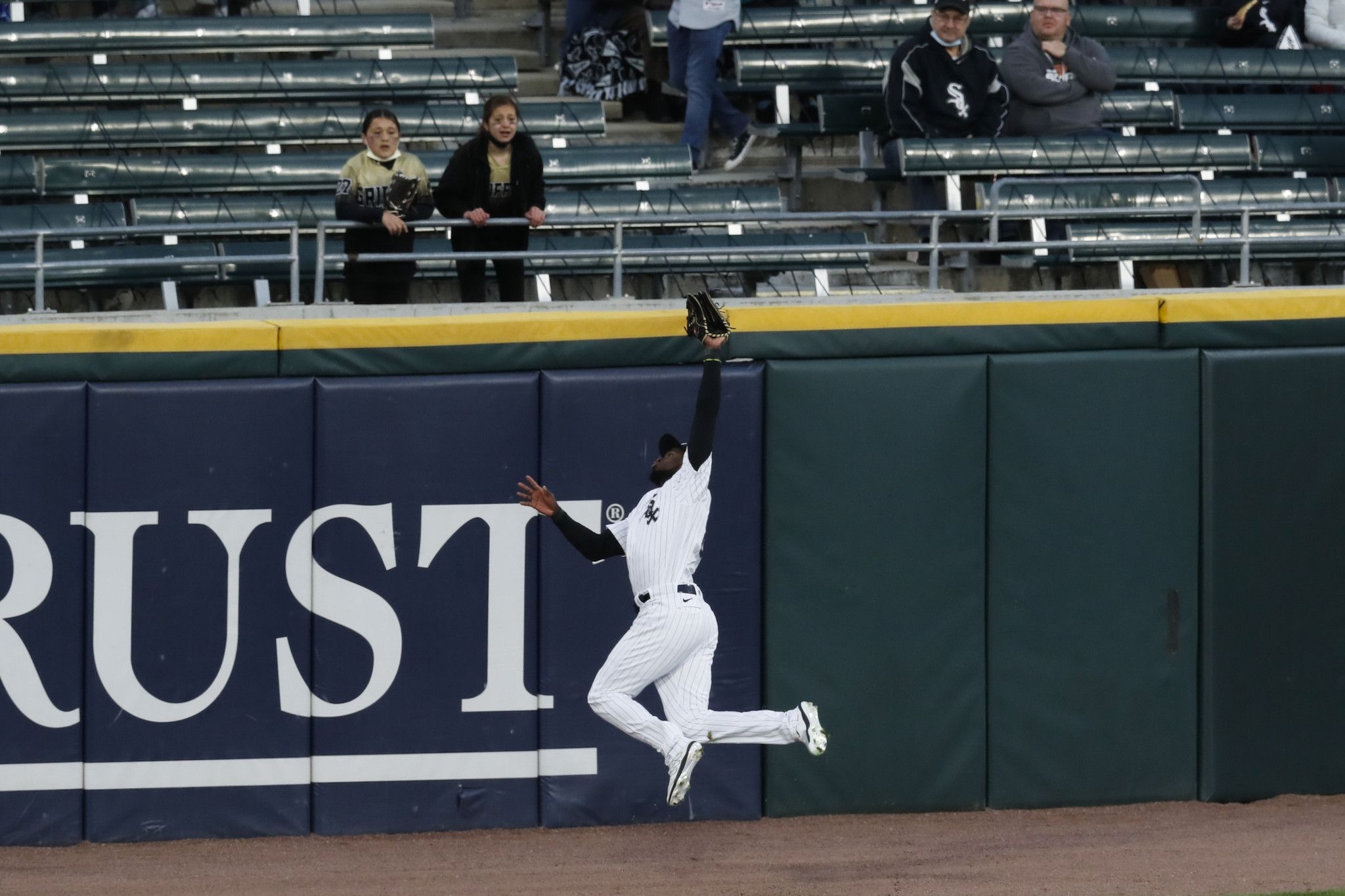 2050x1370 Luis Robert: Chicago White Sox CF Out 3 4 Months, Desktop