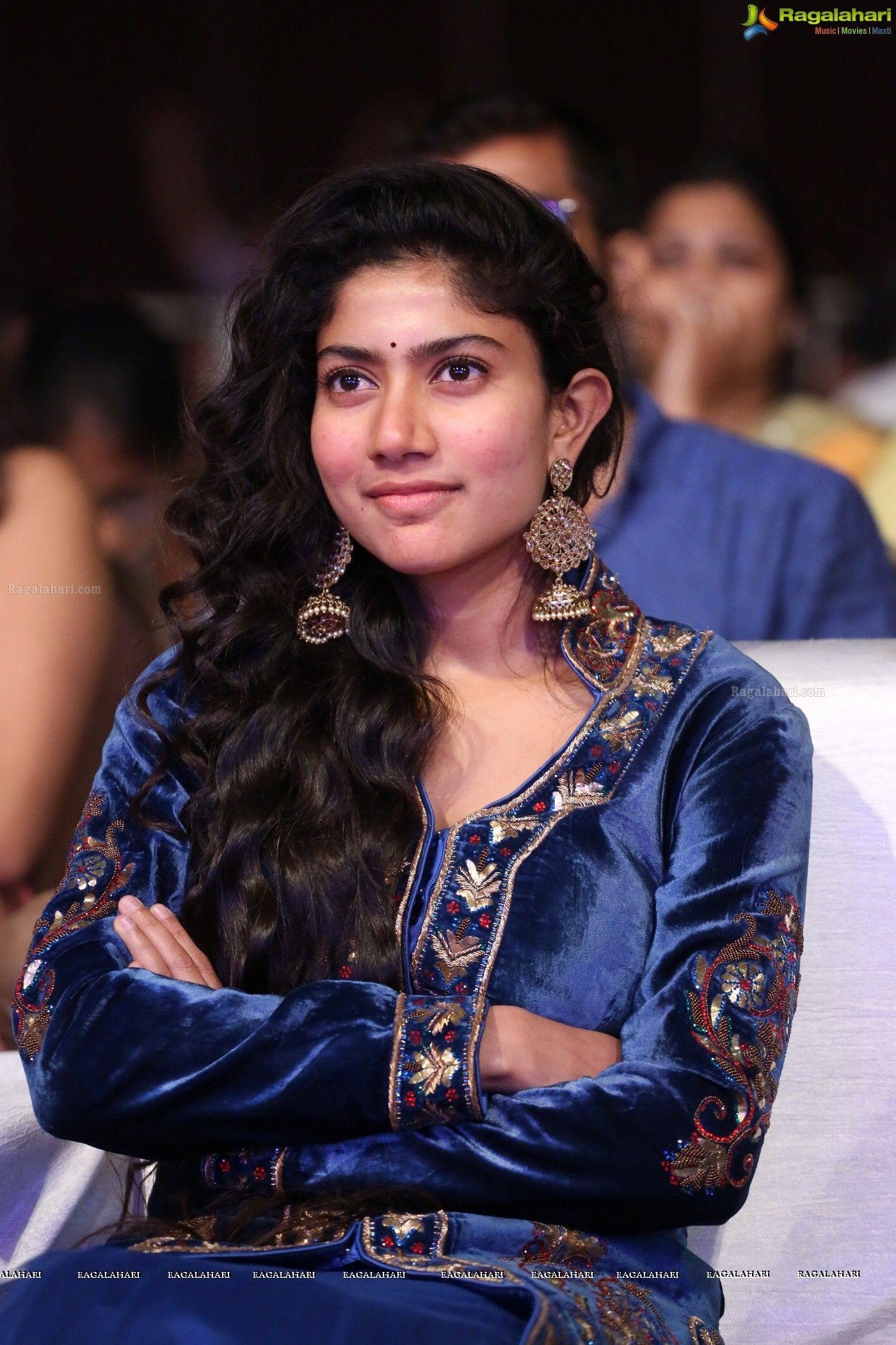 1400x2100 Sai Pallavi (Posters) Image 2. Tollywood Heroines Photo, Phone