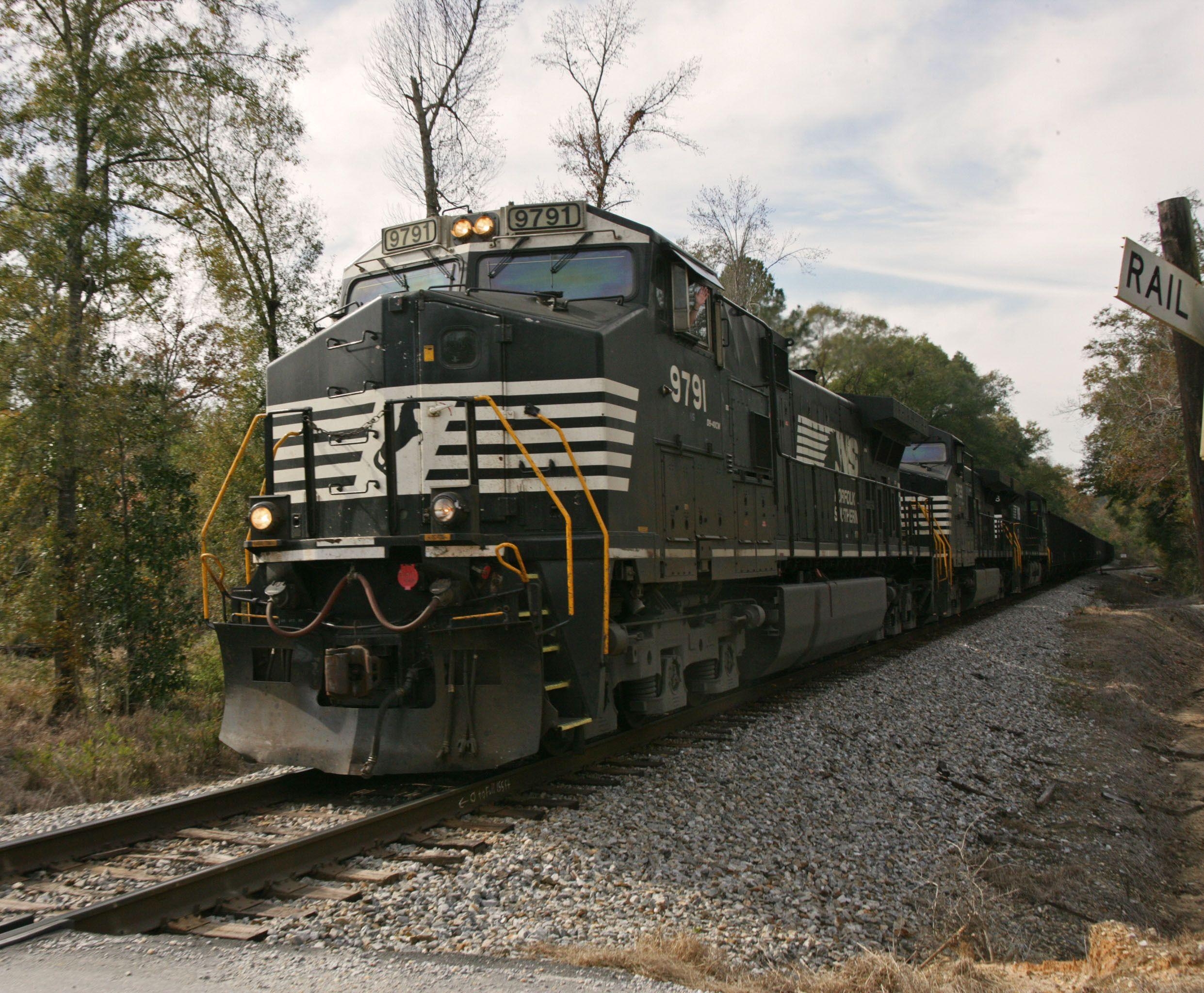 2490x2050 Norfolk Southern, Desktop