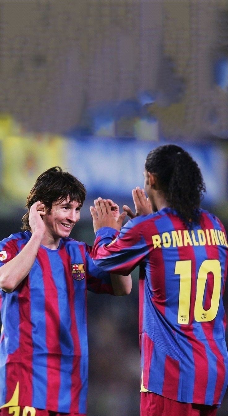 740x1350 Lionel Messi & Ronaldinho. Wallpaper de futebol, Ronaldinho gaucho, Futebol, Phone