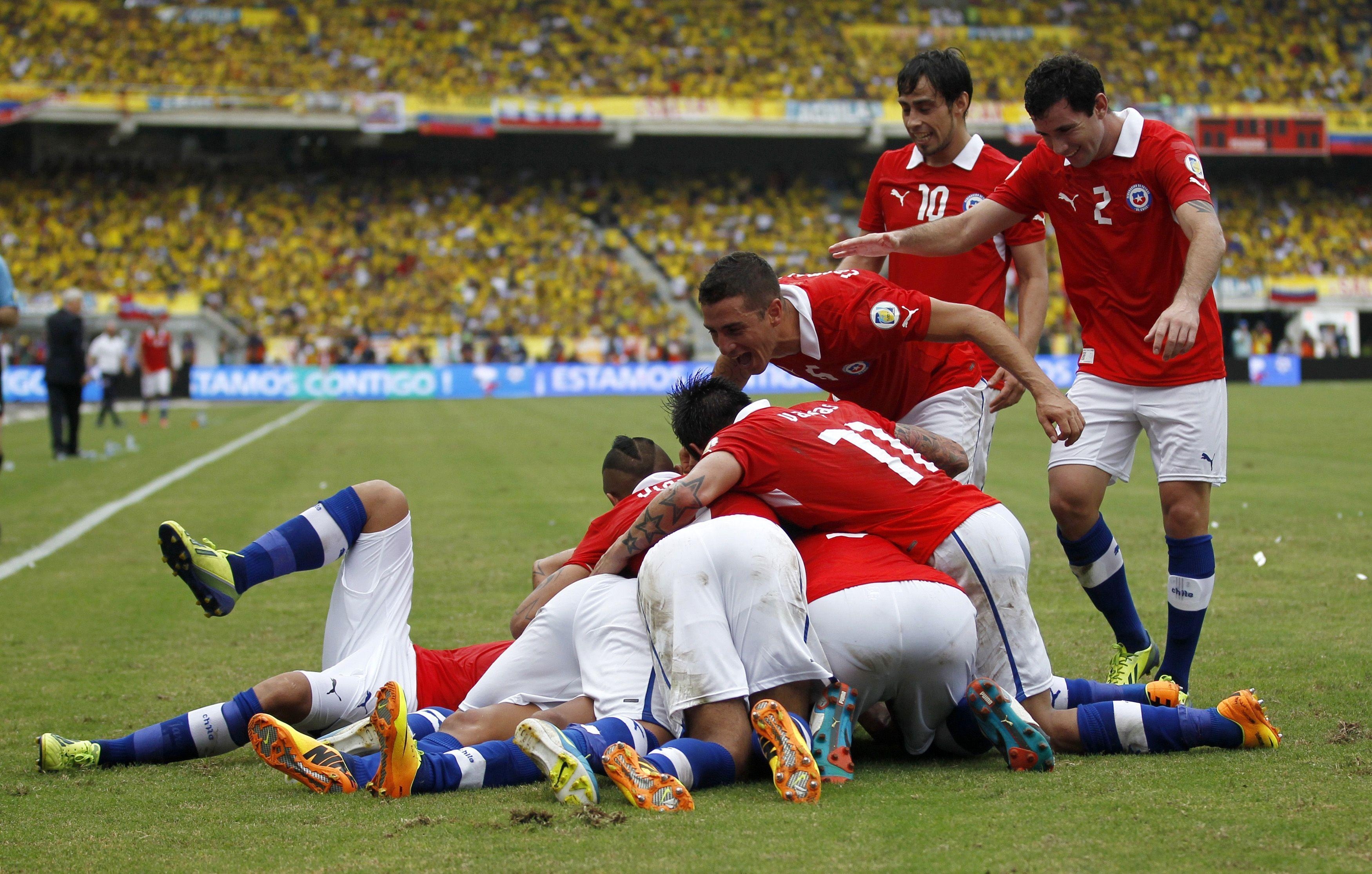 3500x2230 Chilean Soccer Picture to, Desktop