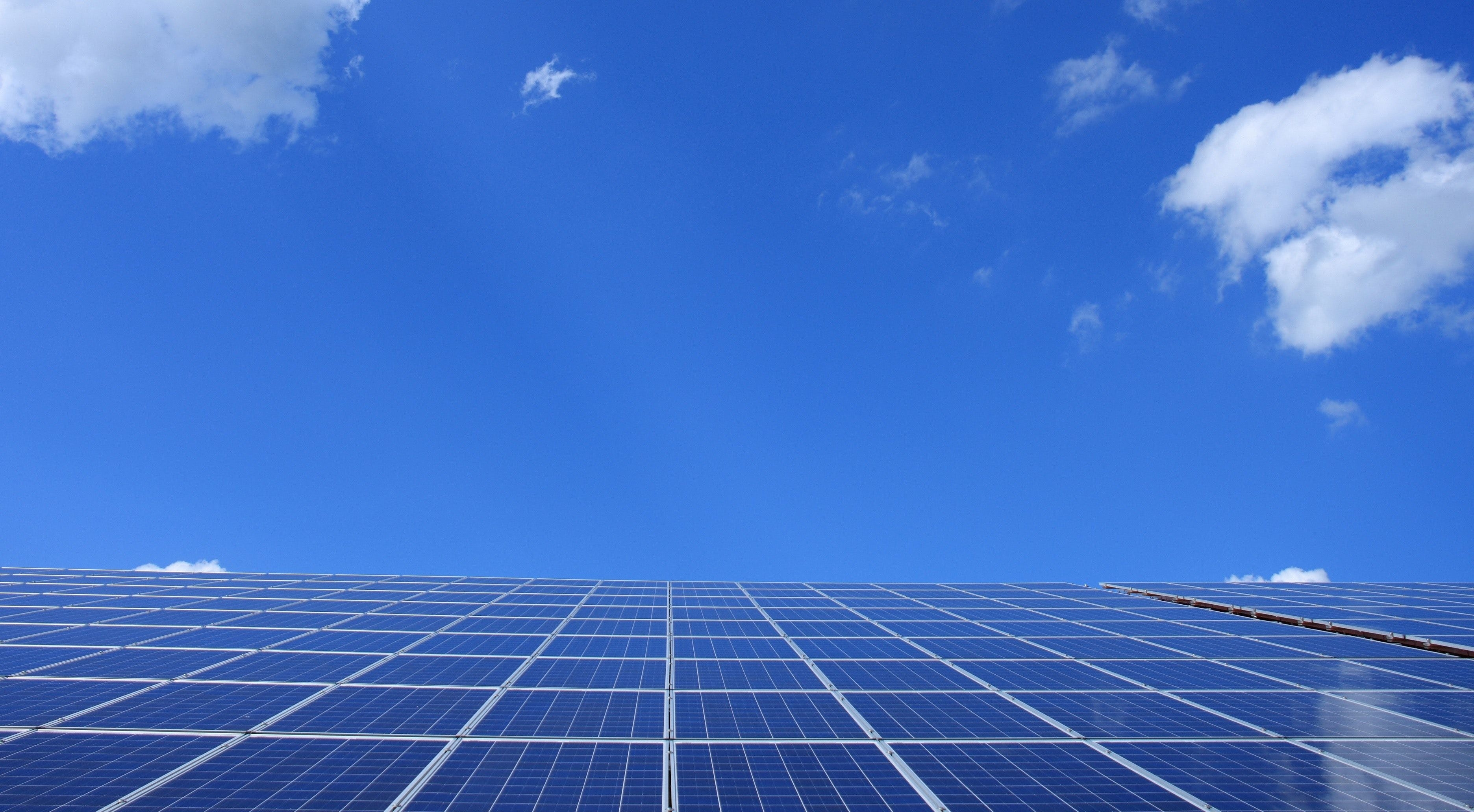 3750x2070 Blue Solar Panels Under Sunny Sky · Free, Desktop