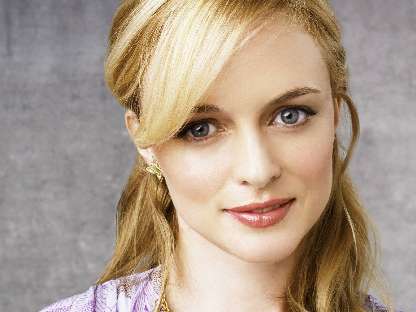 1600x1200 rebekahfinfrock: Heather Graham Wallpaper, Desktop