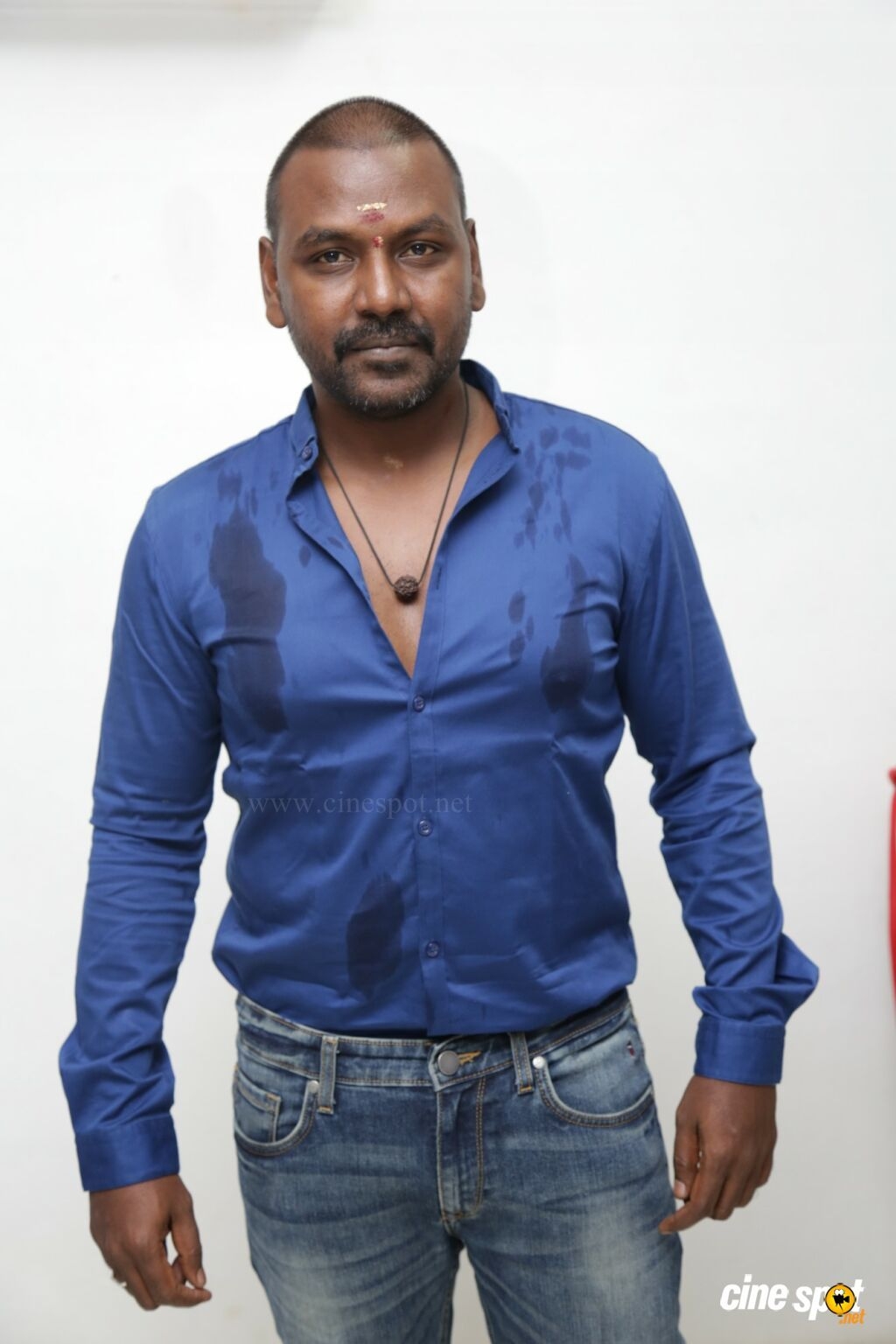 1030x1540 Raghava Lawrence at Shivalinga Pooja, Phone