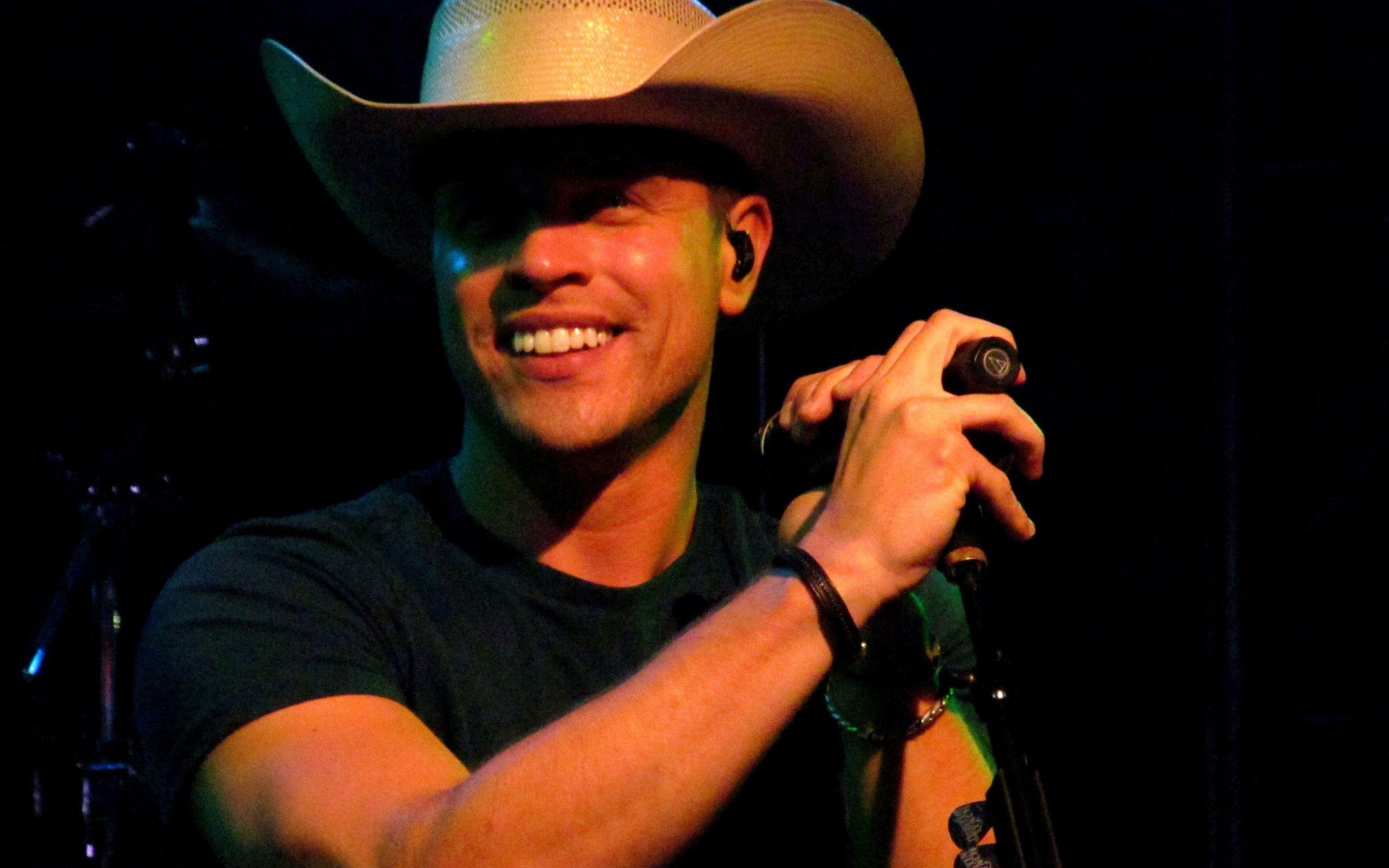 2560x1600 Country, American Country Music Singer, Dustin Lynch, Desktop