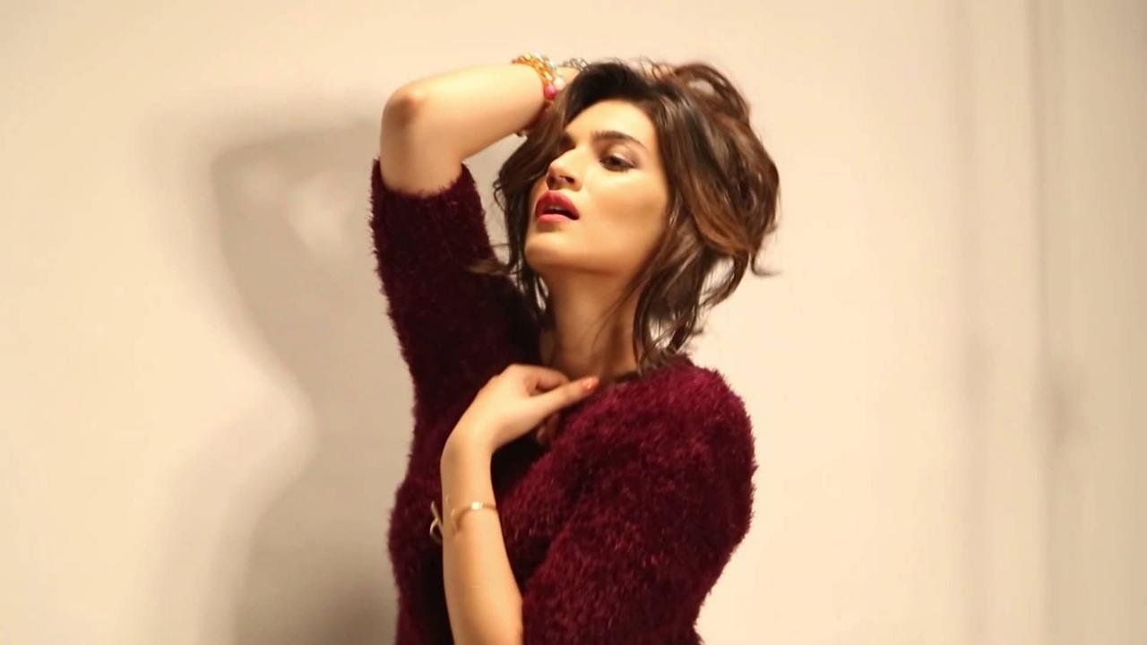 1280x720 Buy Online Center Beautiful Kriti Sanon HD Wallpaper Multicolor, Desktop