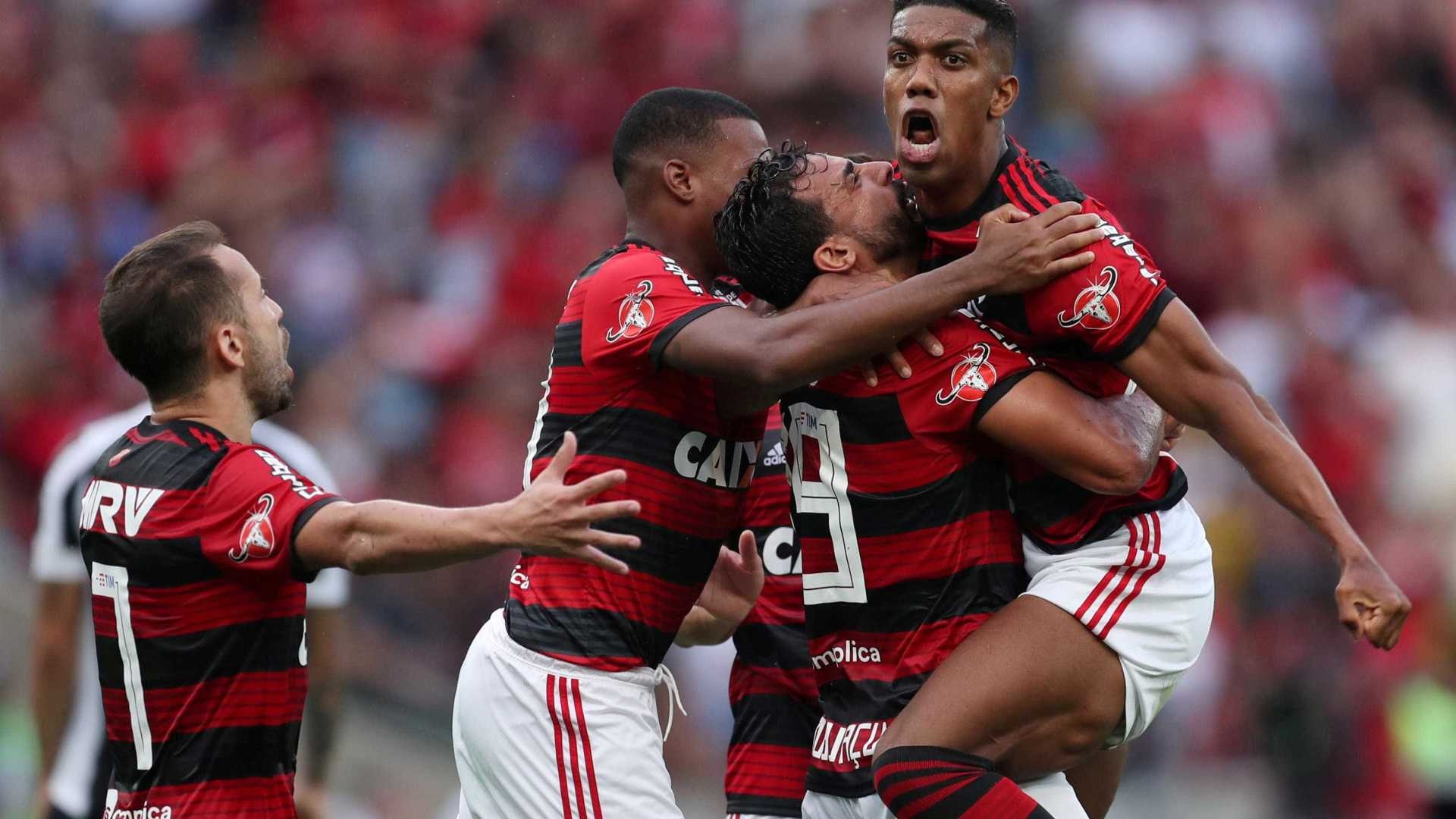 1920x1080 No Maracanã lotado, Flamengo encerra ano e dá adeus a Lucas Paquetá, Desktop