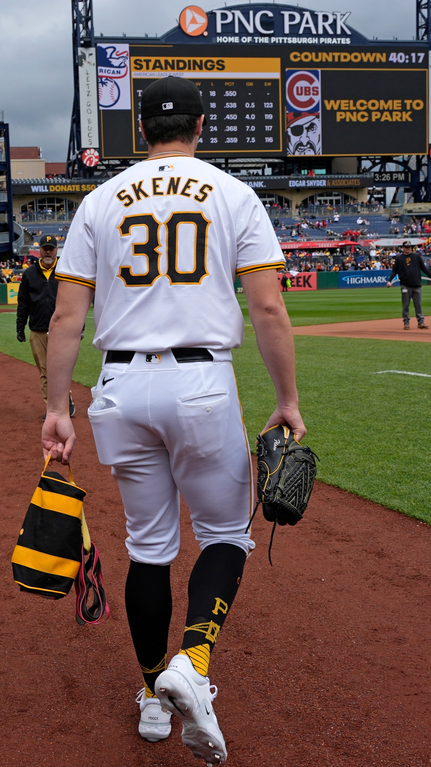 1440x2560 Pirates' Paul Skenes hits triple digits, Phone