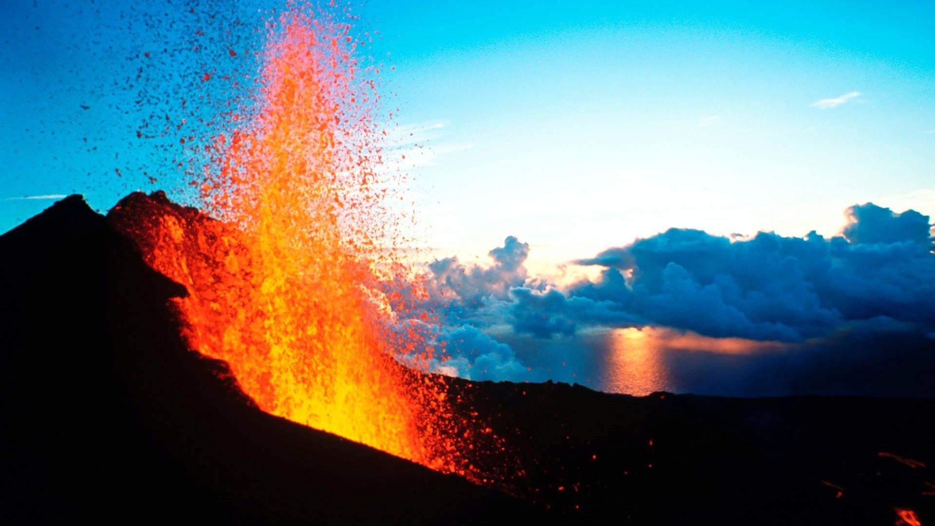 1920x1080 Vídeo mostra detalhes de erupção de vulcão Etna, na Itália. News, Desktop