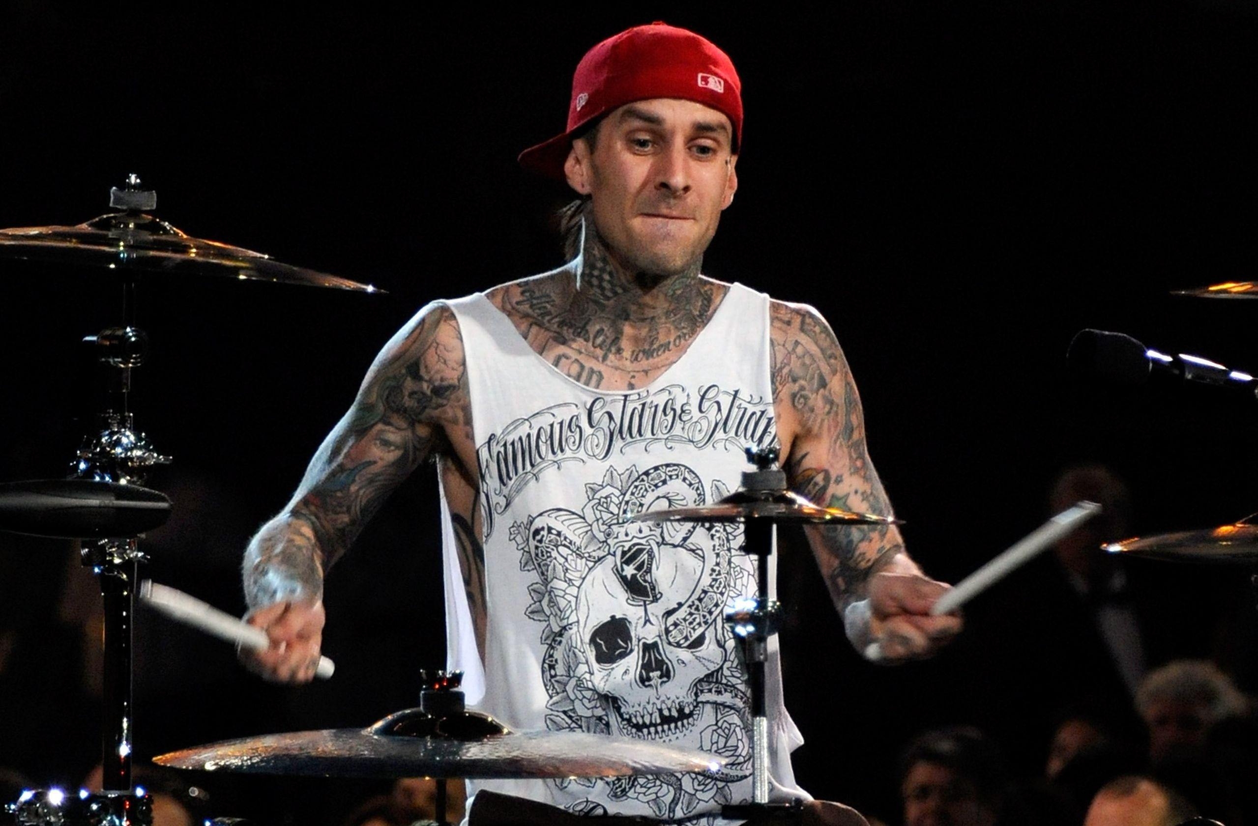 2560x1690 Best 2016 Wallpaper: Travis Barker, Desktop