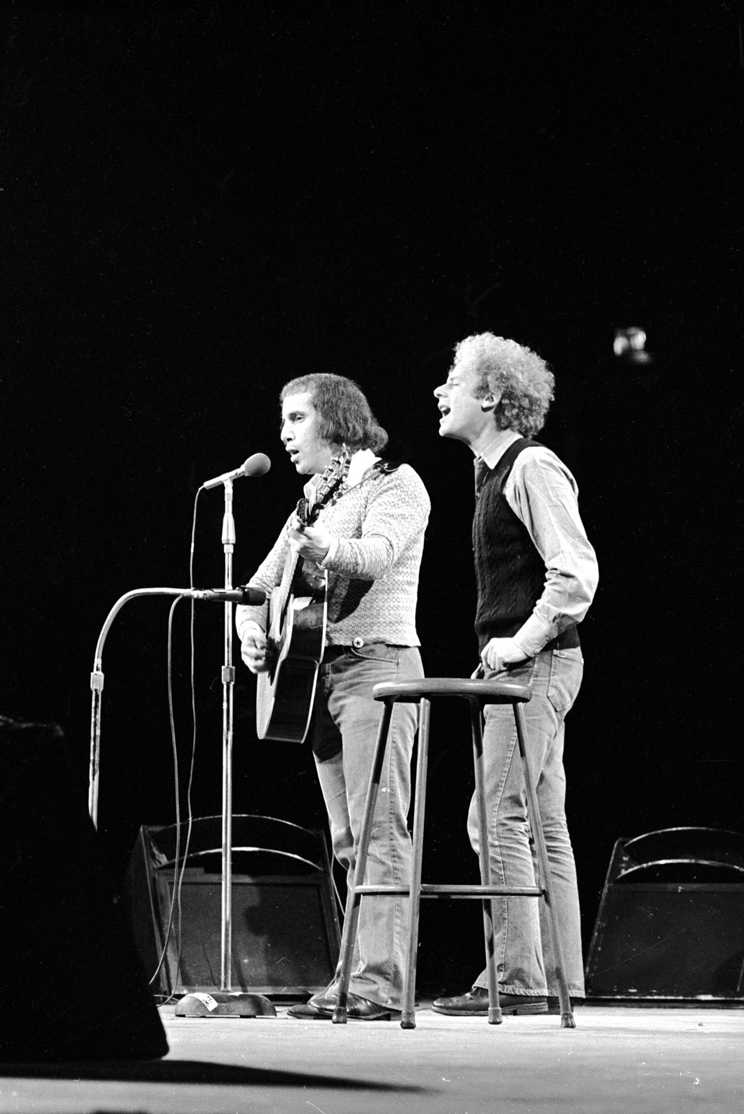 1070x1600 Official Photo. The Official Simon & Garfunkel Site, Phone