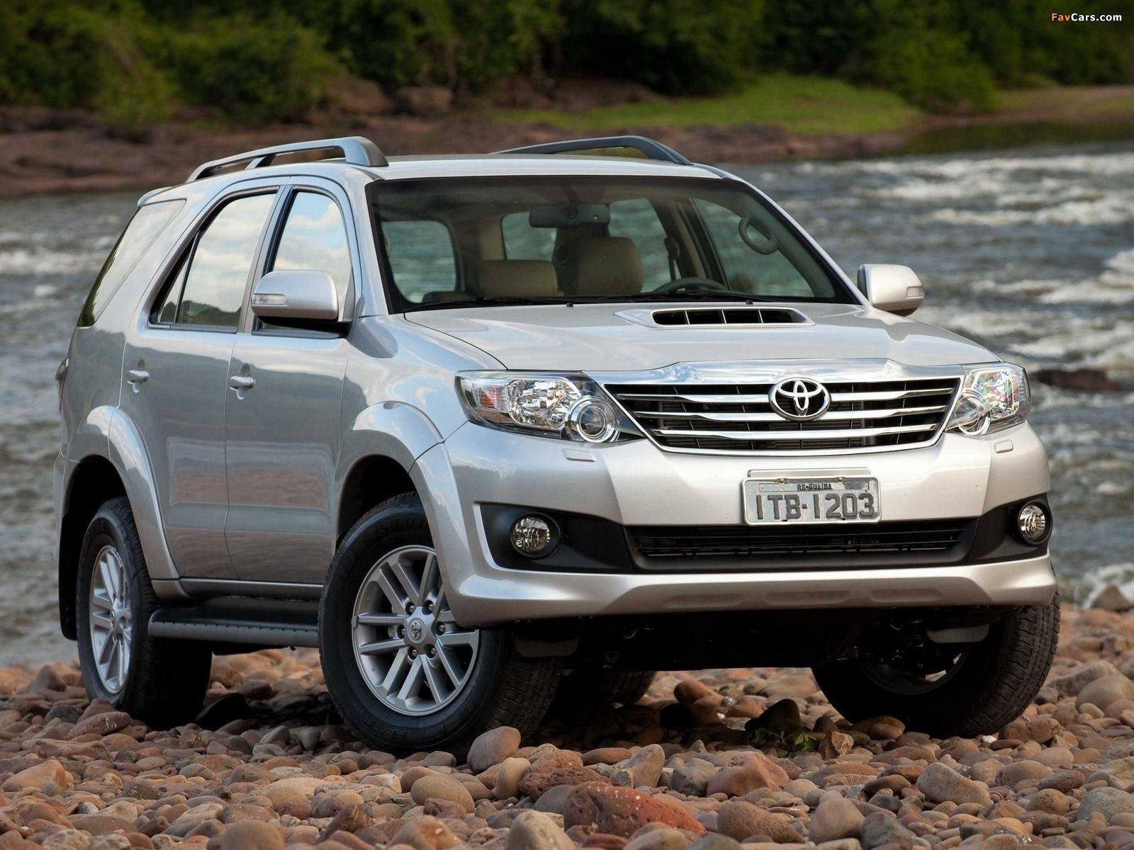 1600x1200 Toyota Hilux SW4 2012 photo (), Desktop