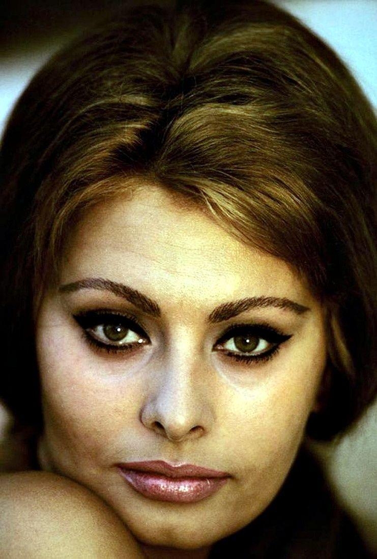 750x1100 Picture of Sophia Loren, Phone