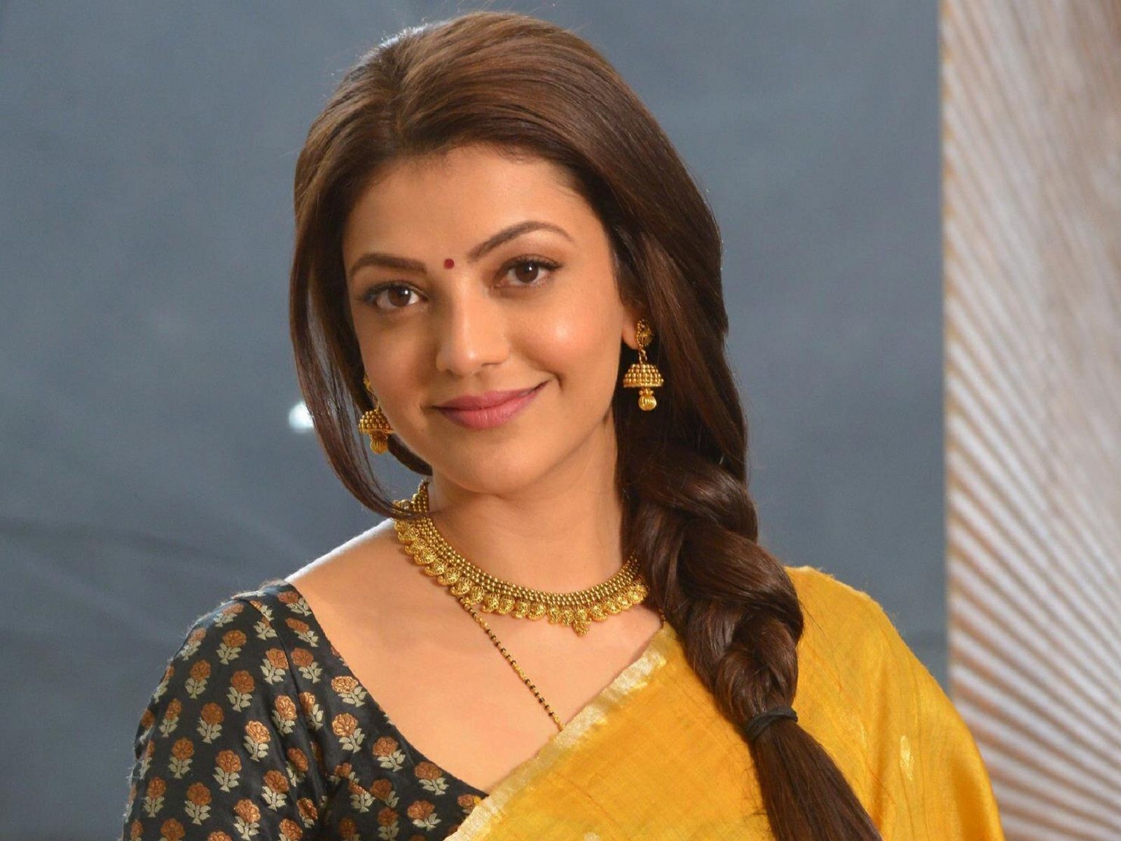 1600x1200 Actress Kajal Agarwal Gorgeous In Saree Latest HD Wallpaper, Desktop