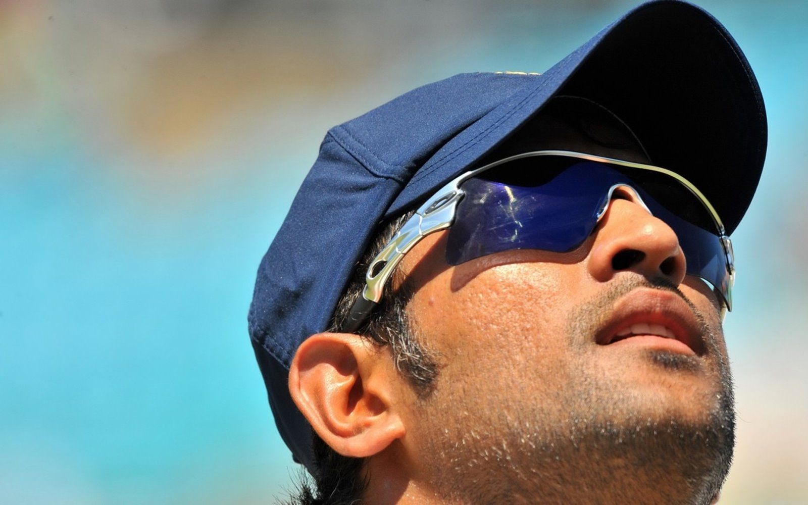 1600x1000 Mahender Singh Dhoni Face Wallpaper, Desktop