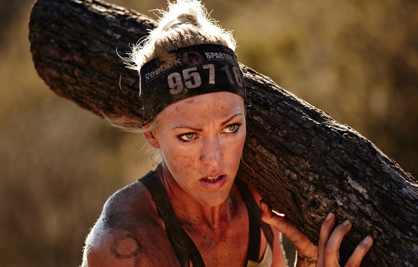 1340x850 Wallpaper dirt, woman, trunk, weight, Spartan Race, physical exertion, physical and mental fatigue image for desktop, section спорт, Desktop