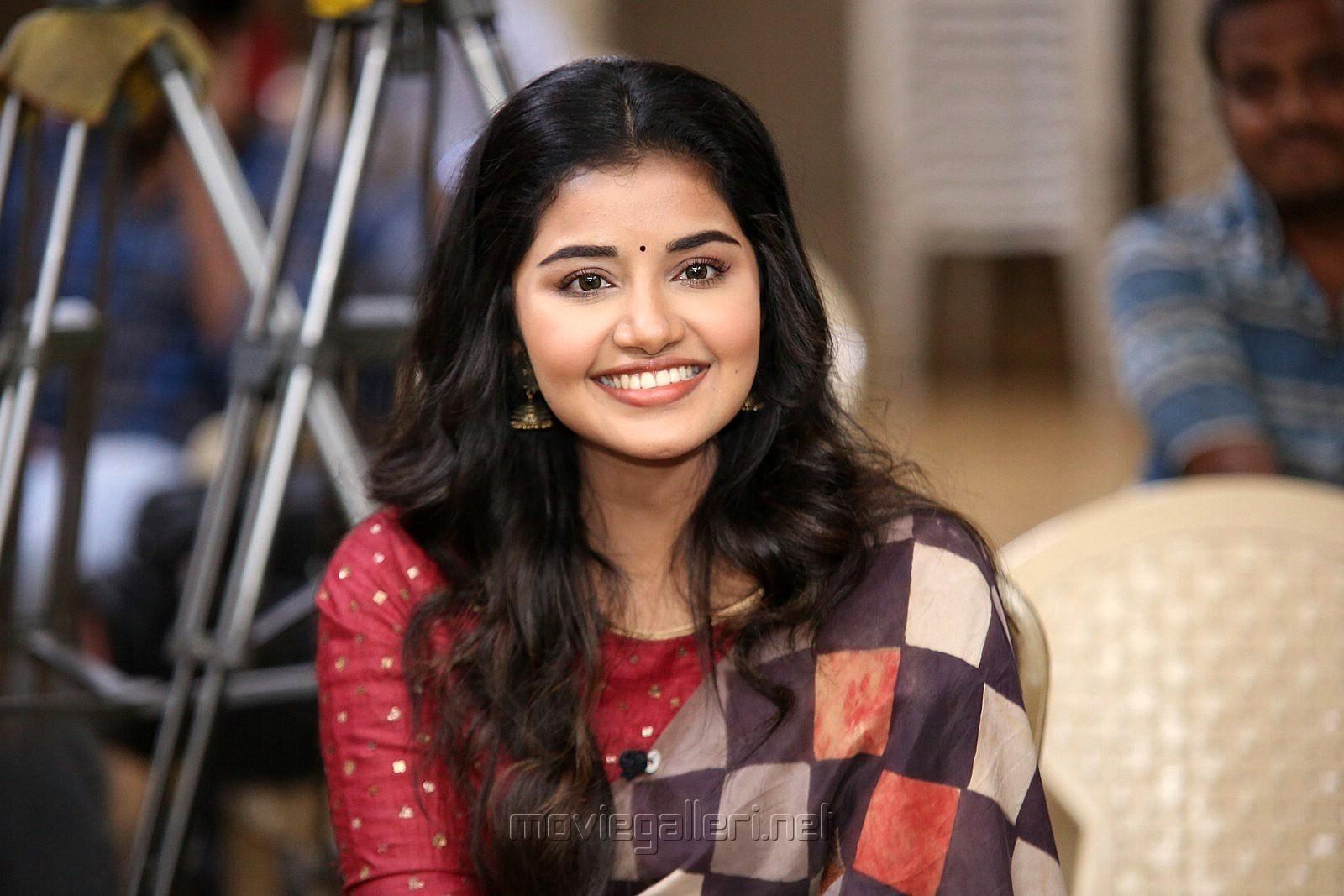 1600x1070 Actress Anupama Parameswaran Image HD Tej I Love You Interview, Desktop