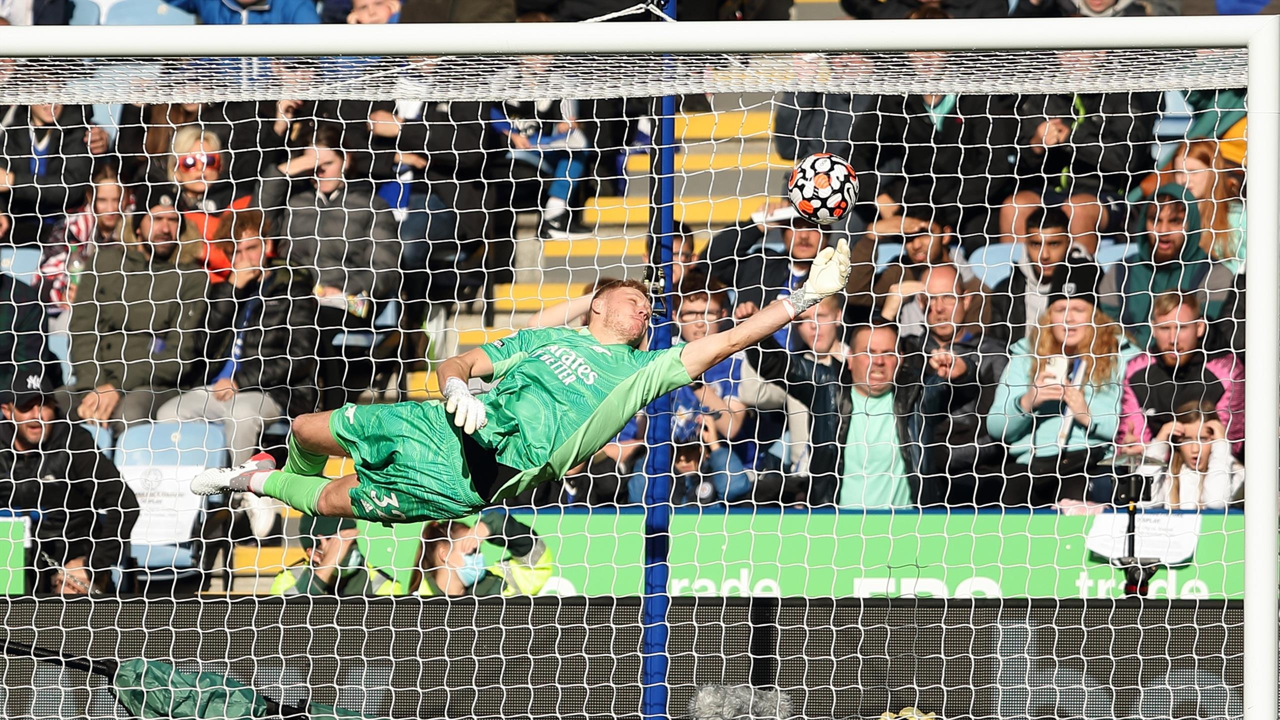 2560x1440 The photo are so good!' goalkeeper Aaron Ramsdale reflects on wonder save, Desktop