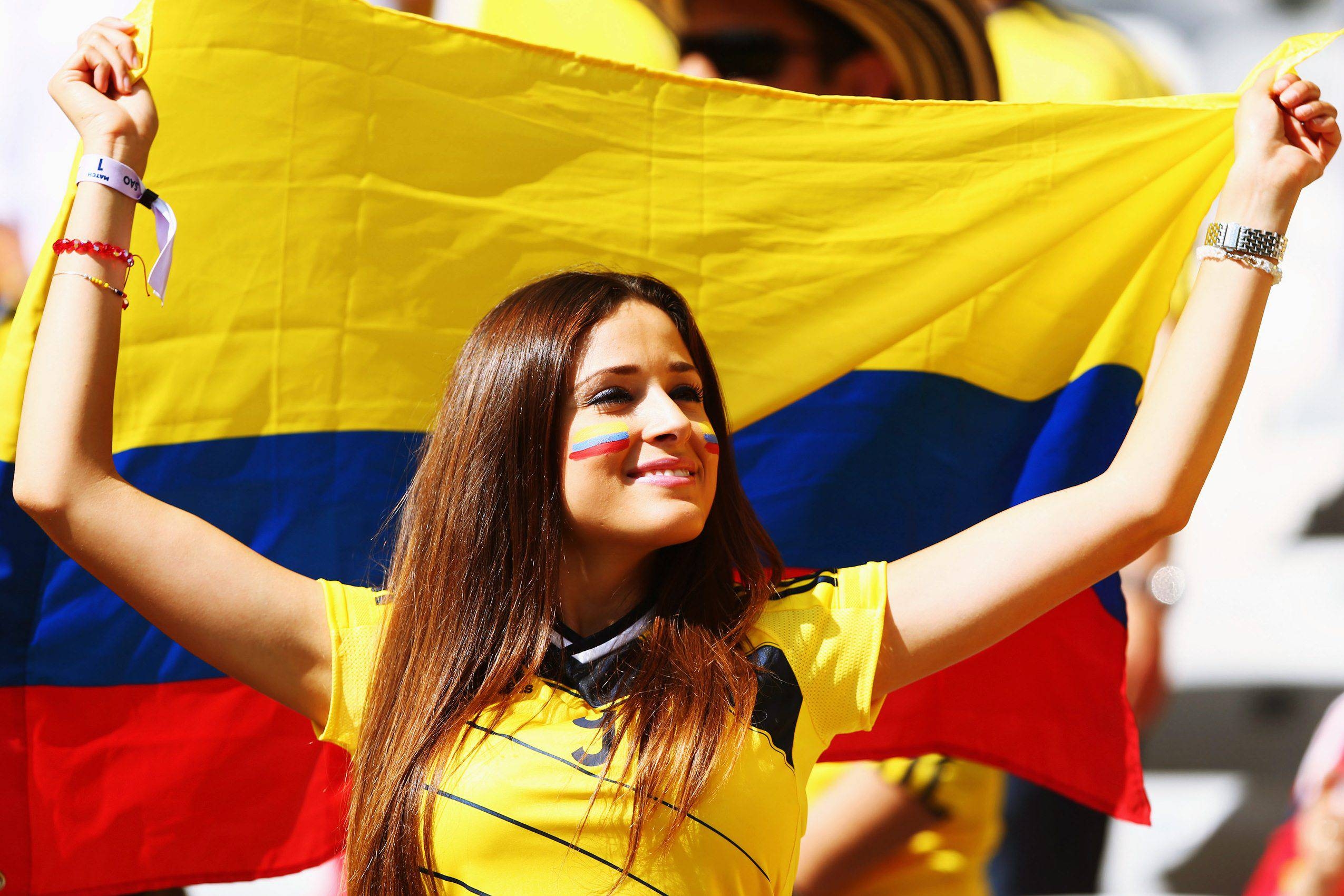 2550x1700 Colombia Female Football Fan Wallpaper HD Wallpaper, Desktop