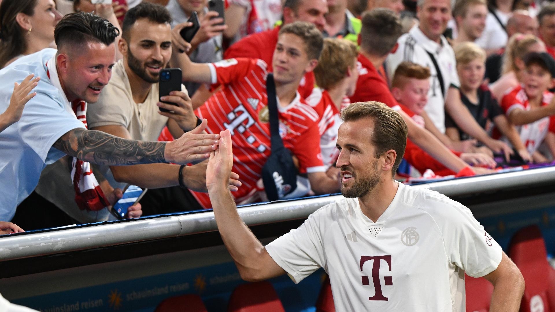 1920x1080 Harry Kane makes debut as Bayern Munich, Desktop