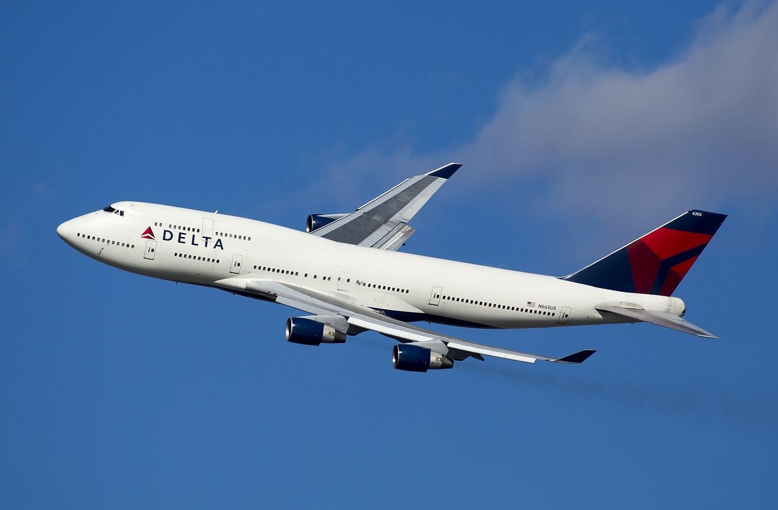 1600x1050 Boeing 747 400 Of Delta Airlines Inflight Aircraft Wallpaper 3381, Desktop