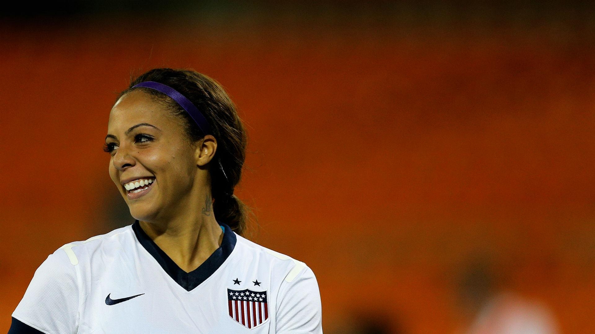 1920x1080 LOOK: U.S. soccer star Sydney Leroux resumes training 6 months, Desktop