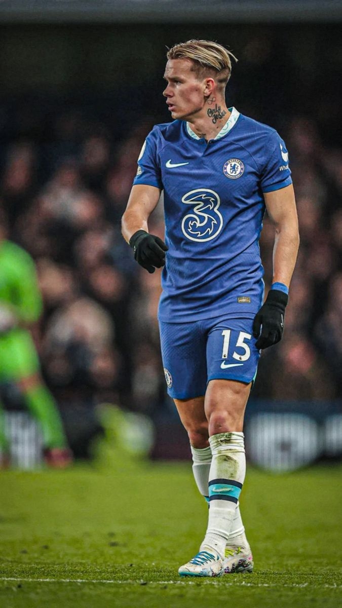 680x1200 Mykhaylo Mudryk Chelsea Wallpaper, Phone