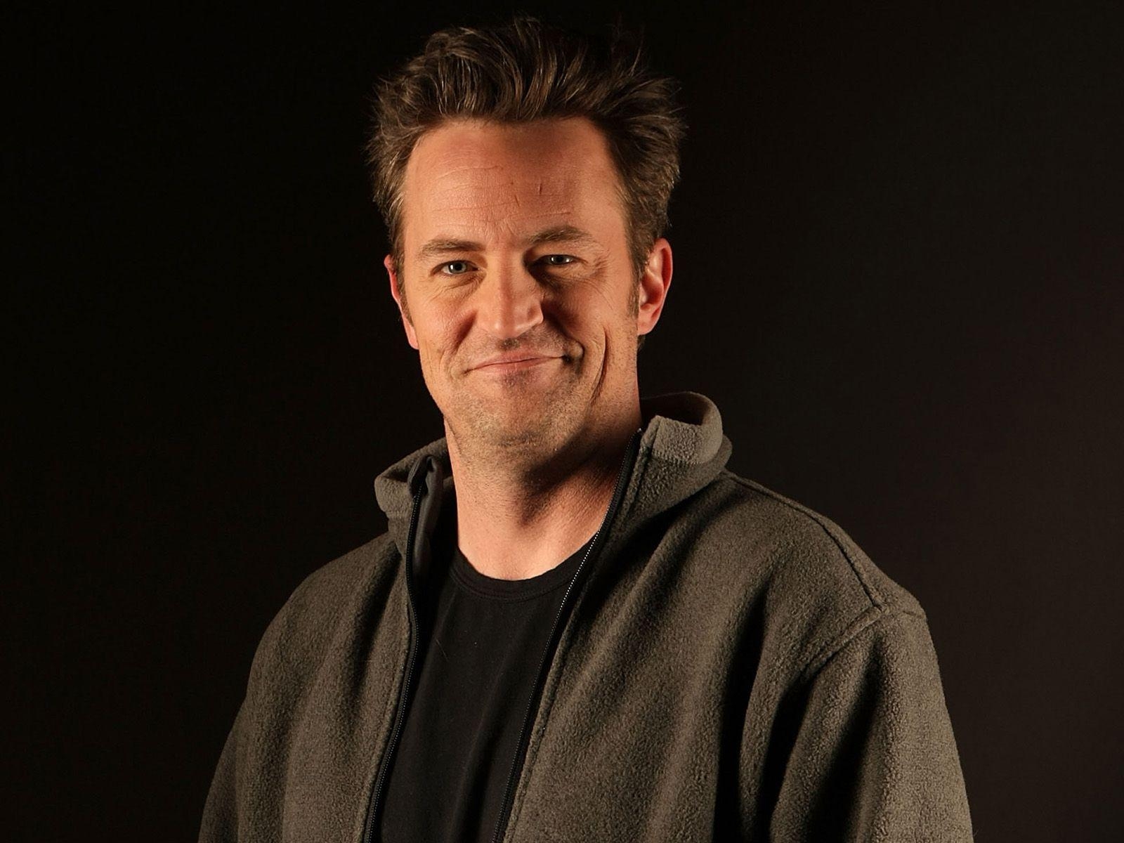 1600x1200 Matthew Perry Actor HD Wallpaper 56191  px, Desktop