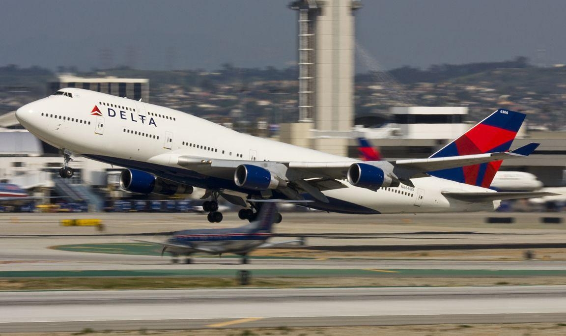 1160x690 Boeing 747 400 Of Delta Airlines Takeoff Aircraft Wallpaper 3194, Desktop