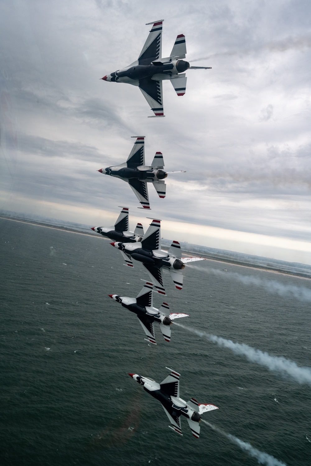 1000x1500 DVIDS roar over Jones Beach [Image 9 of 9], Phone