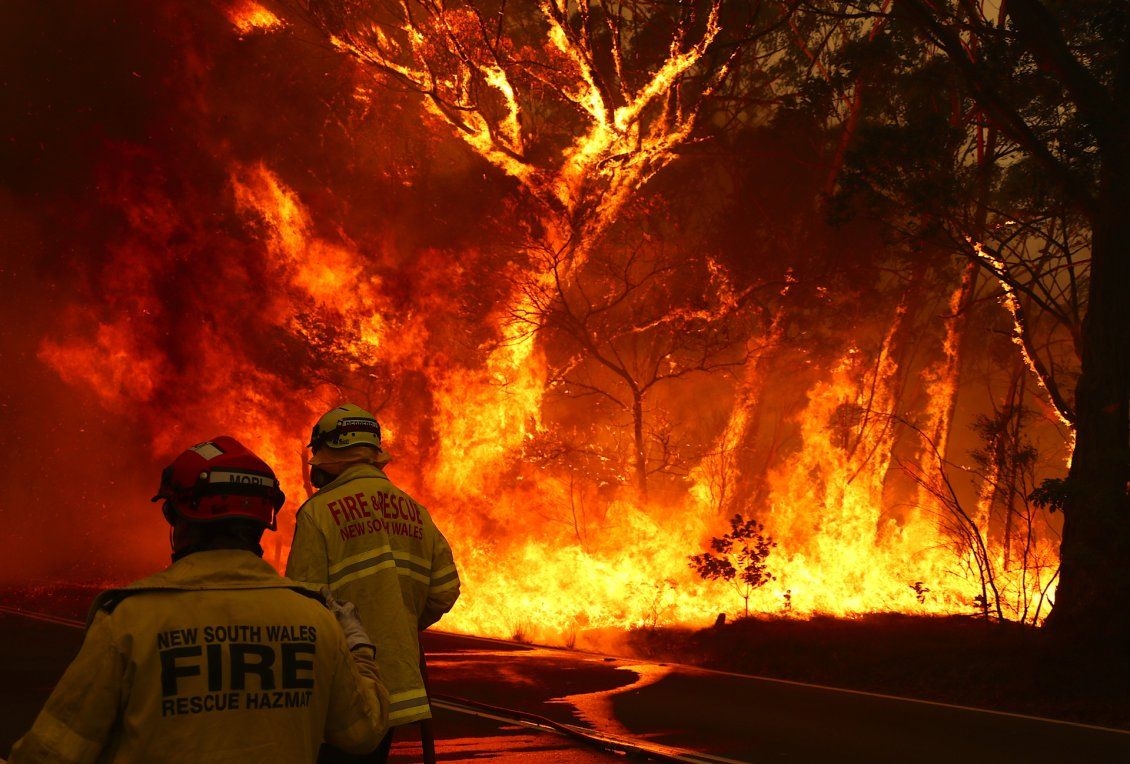 1130x770 Firemen helps Australia from fire, Desktop