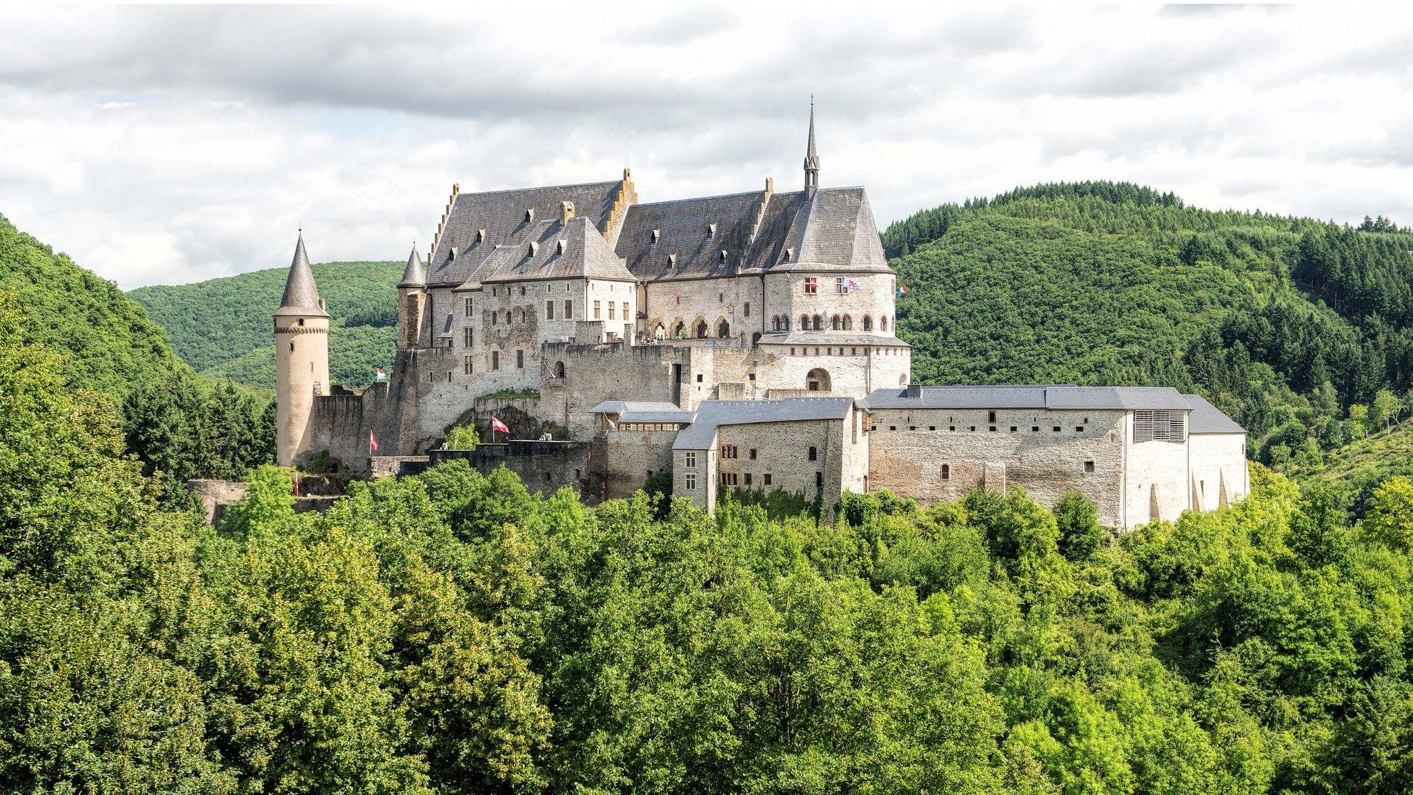 2050x1160 Wallpaper Luxembourg Vianden Castle, Vianden, Diekirch, Desktop