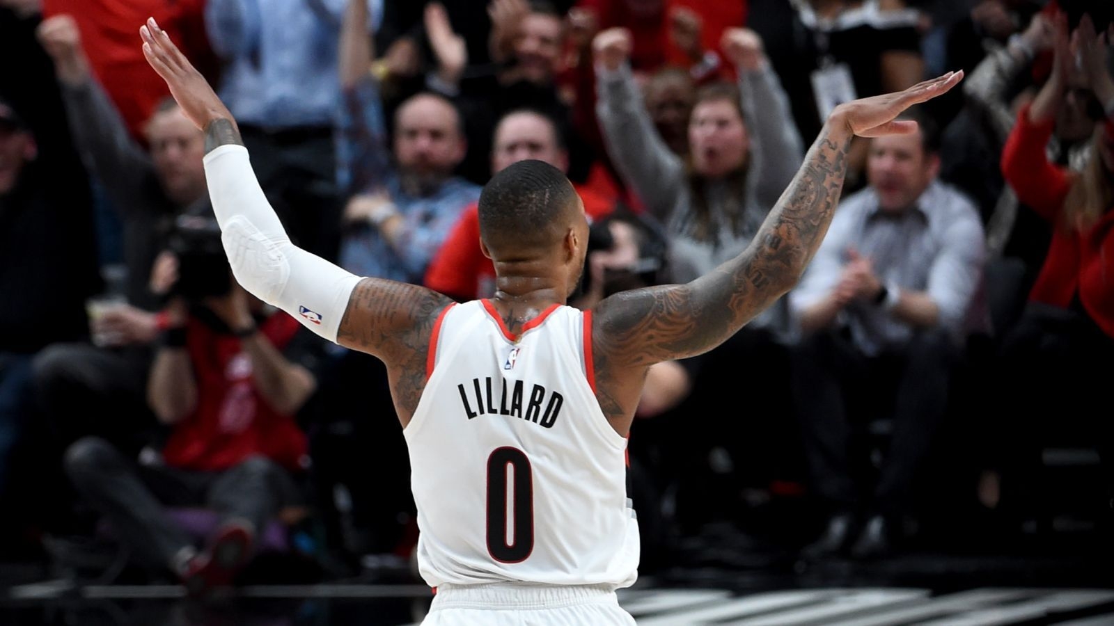 1600x900 Damian Lillard Wallpaper, Desktop