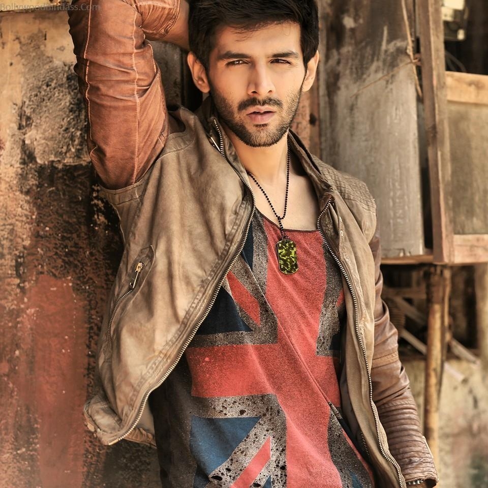 960x960 Kartik Aaryan, Phone