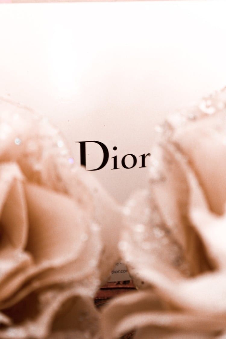 750x1130 Phoebe Howorth Photography: Dior logo #Dior #roses #girly #french #aesthetic. Dior logo, Dark green aesthetic, Luxury brands aesthetic wallpaper, Phone