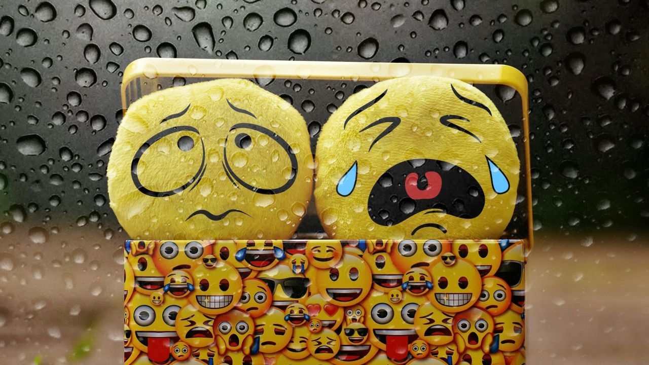 1280x720 Wallpaper Smileys, Emoji, Plush toys, Water drops, HD, Creative, Desktop