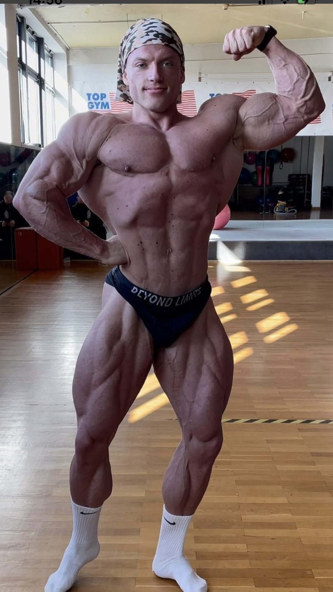 1160x2050 Classic musclegod Urs Kalecinski, Phone